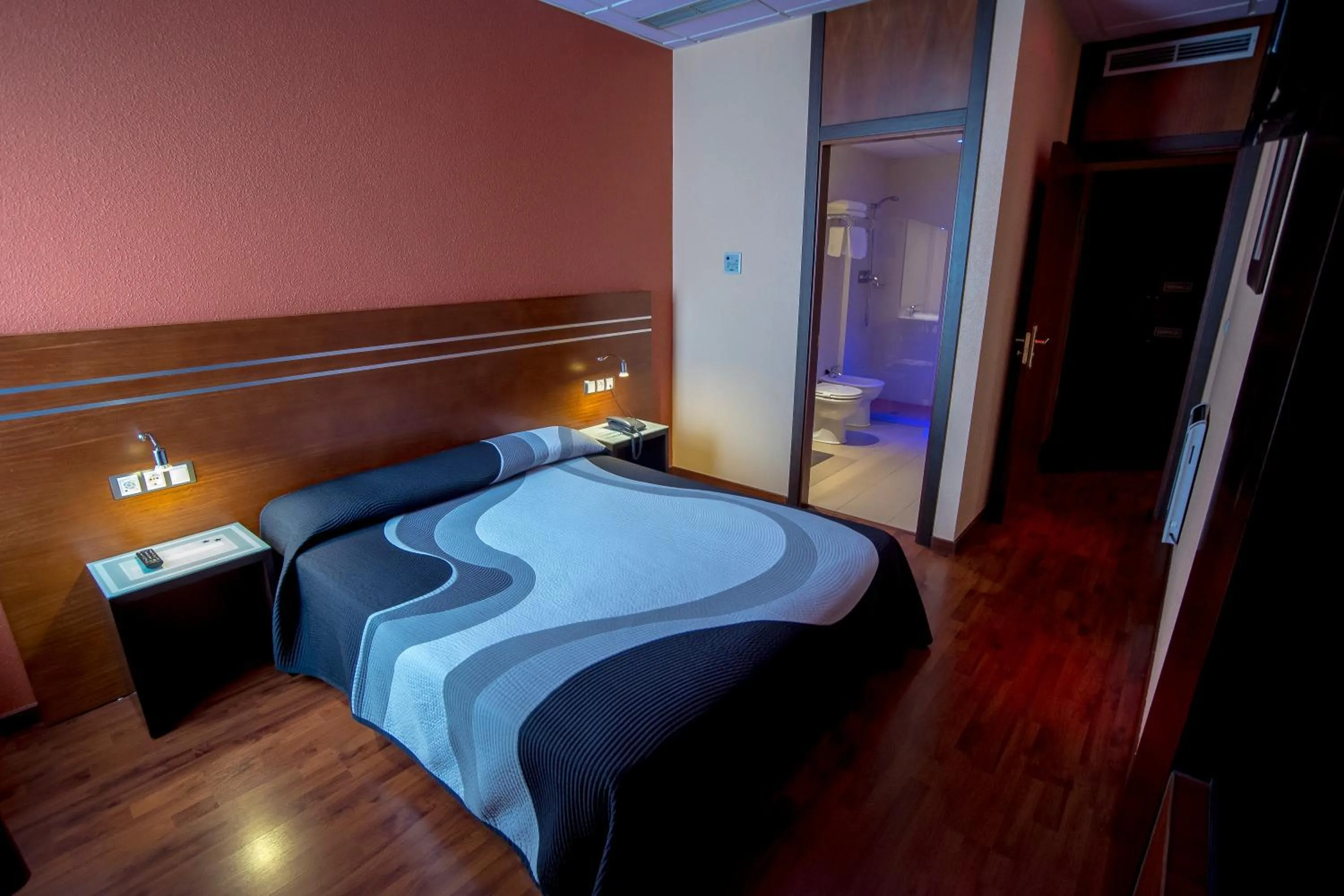 Bathroom, Bed in Motel Los Abedules