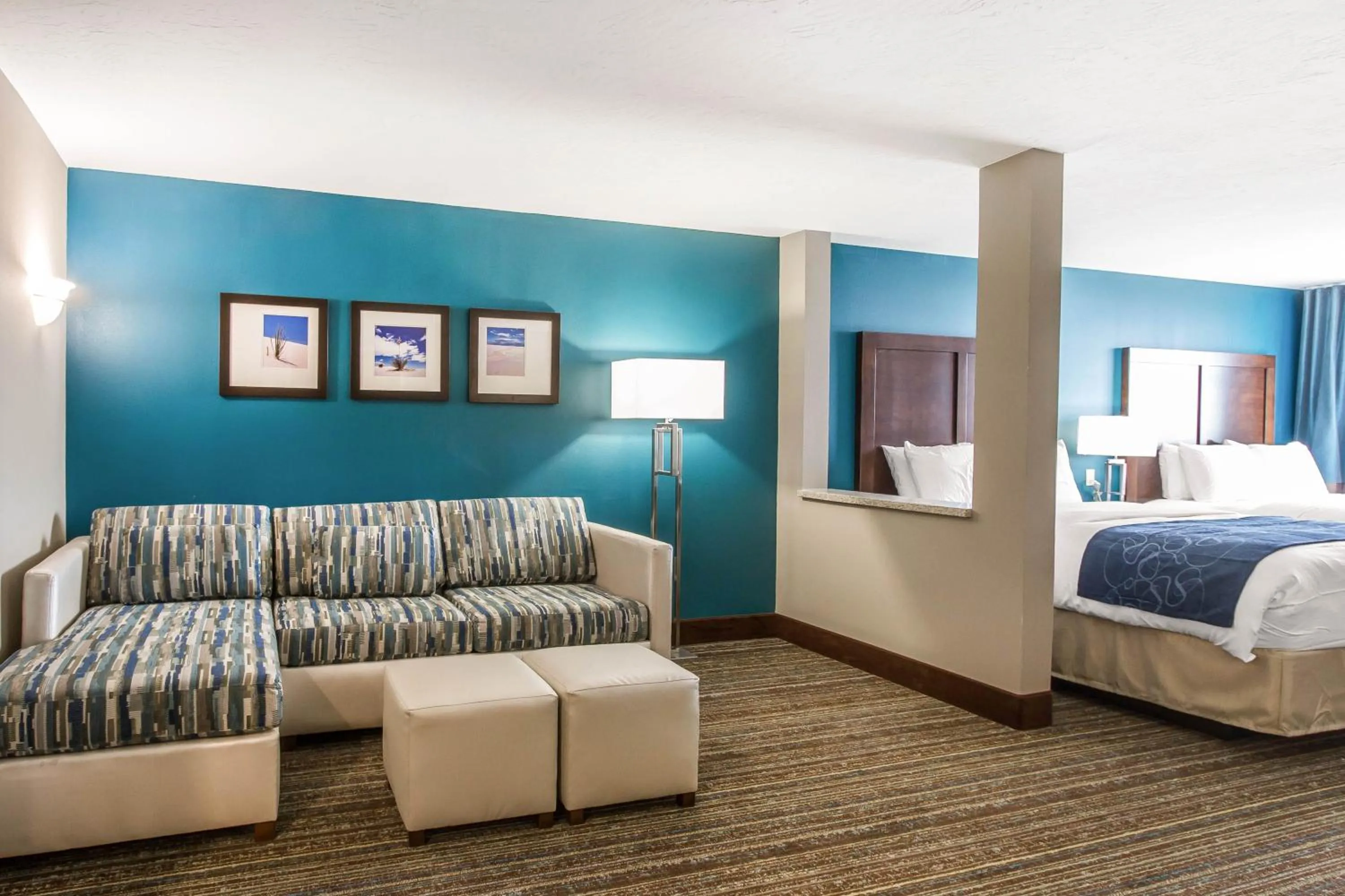 Seating area, Bed in Comfort Suites of Las Cruces I-25 North