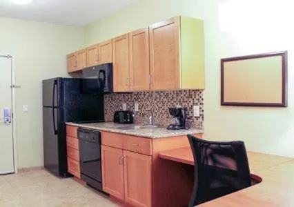Kitchen or kitchenette in MainStay Suites Tioga
