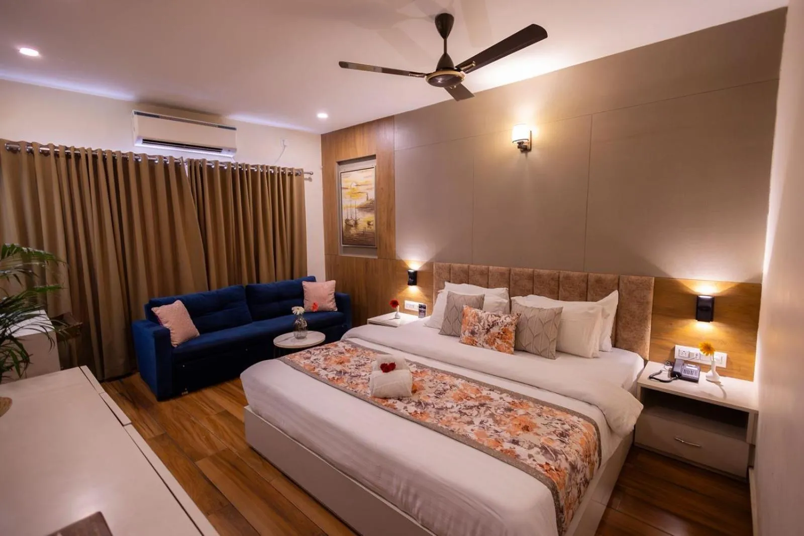 Bed in INDUS TIARA- A Corporate Boutique Hotel