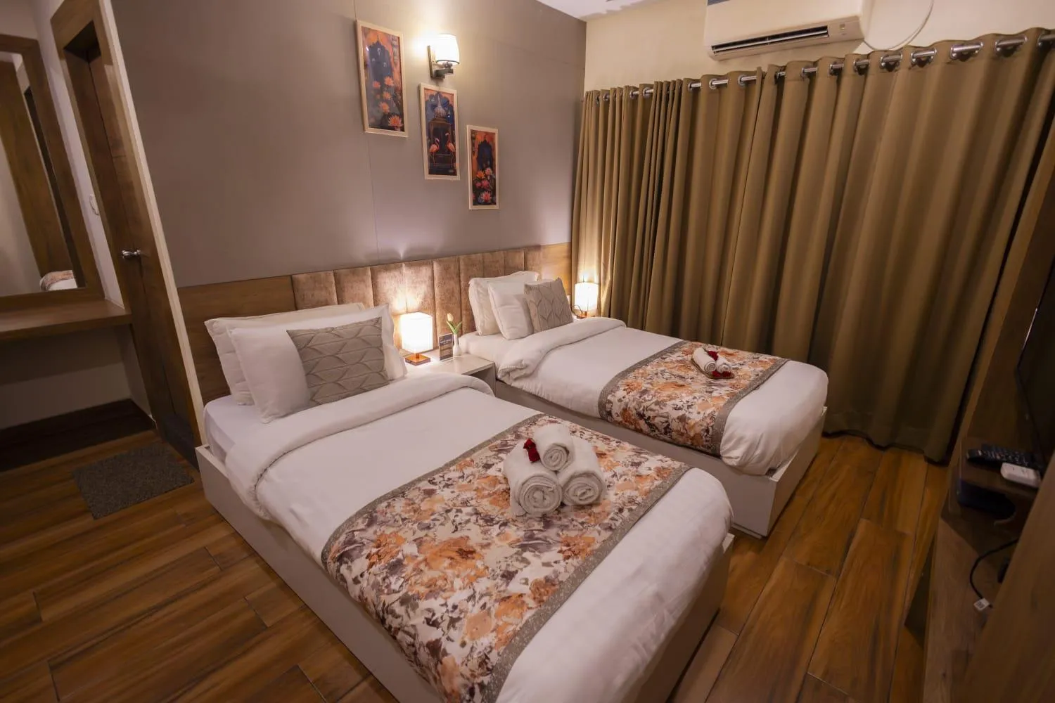 Bed in INDUS TIARA- A Corporate Boutique Hotel