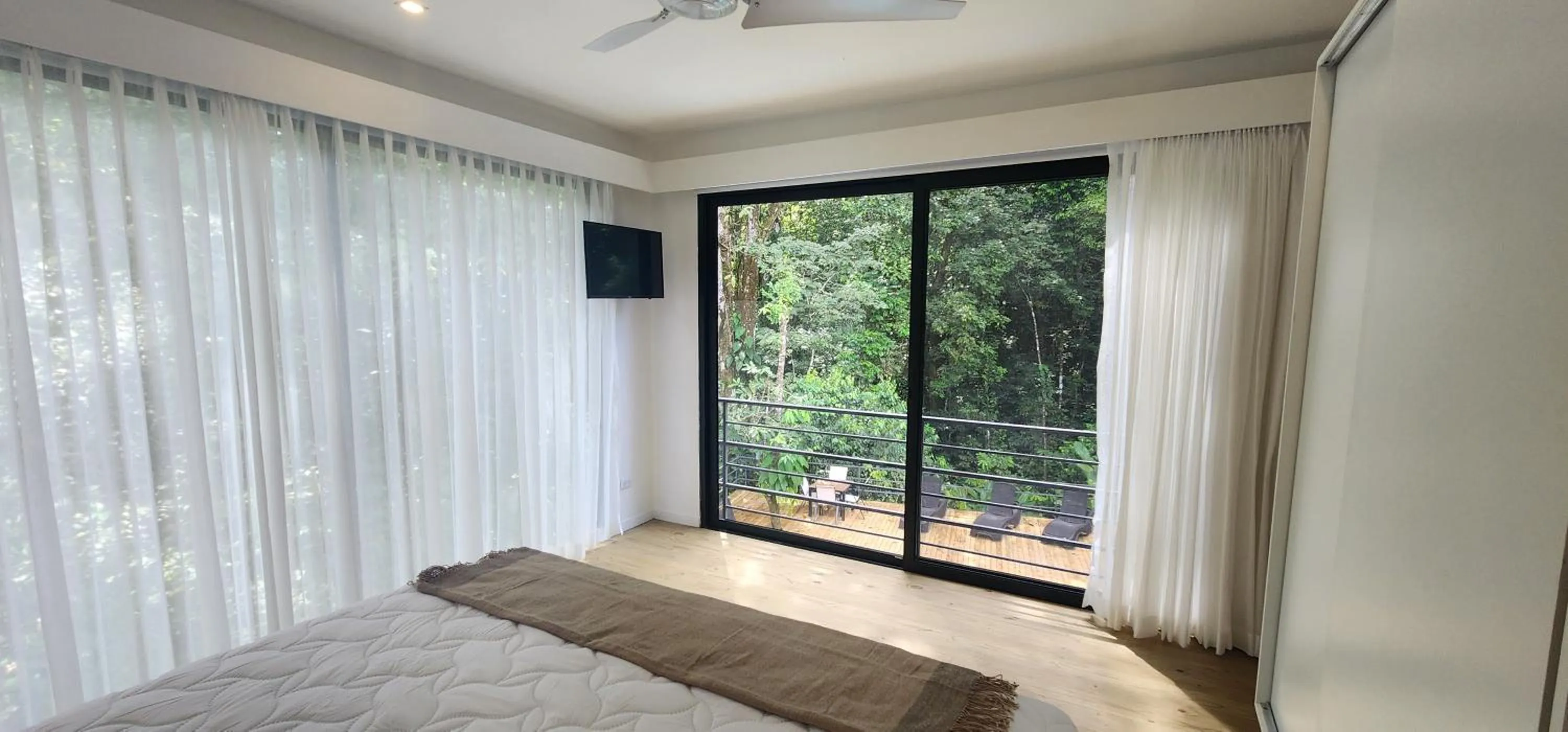 Photo of the whole room, Bed in Hotel Evasión