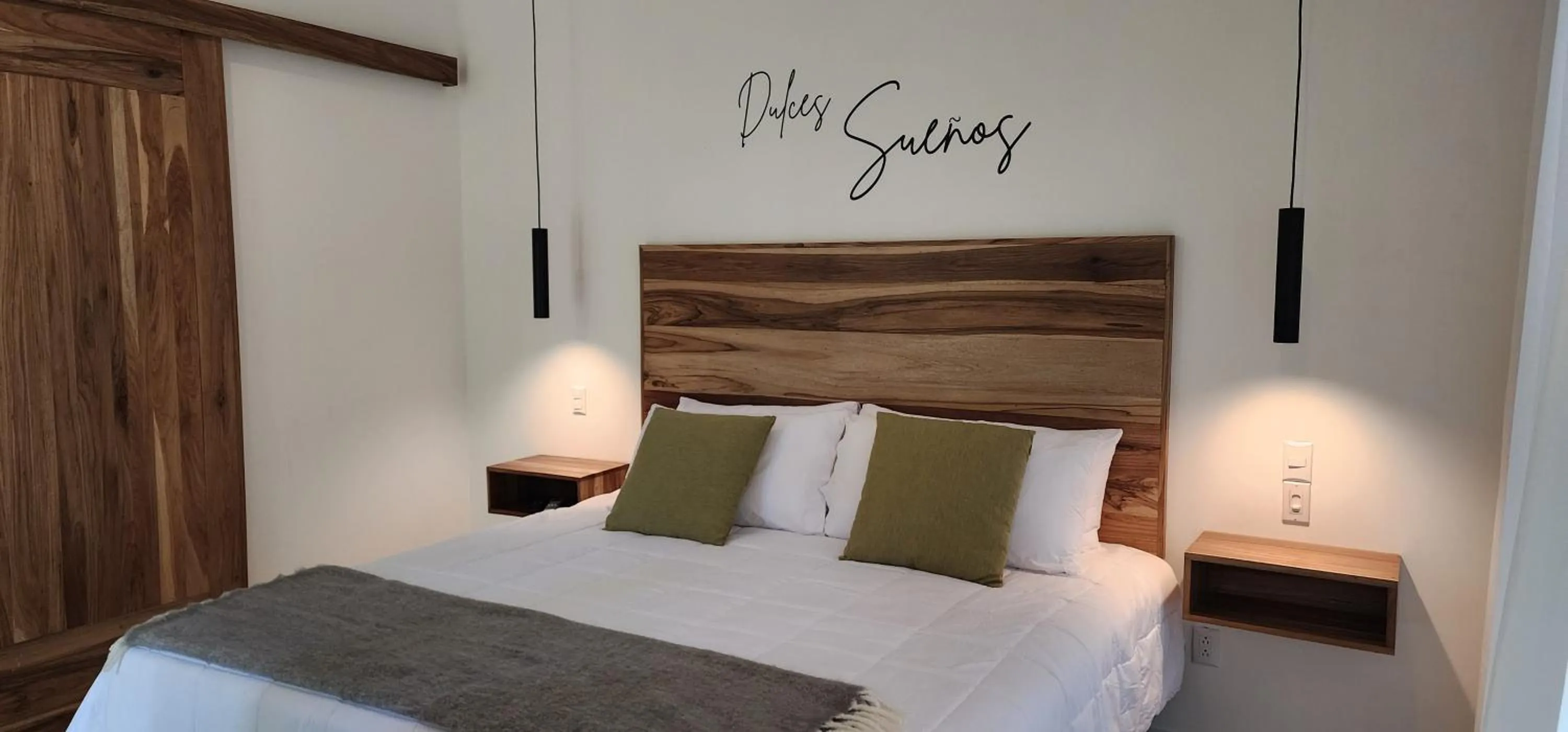 Photo of the whole room, Bed in Hotel Evasión