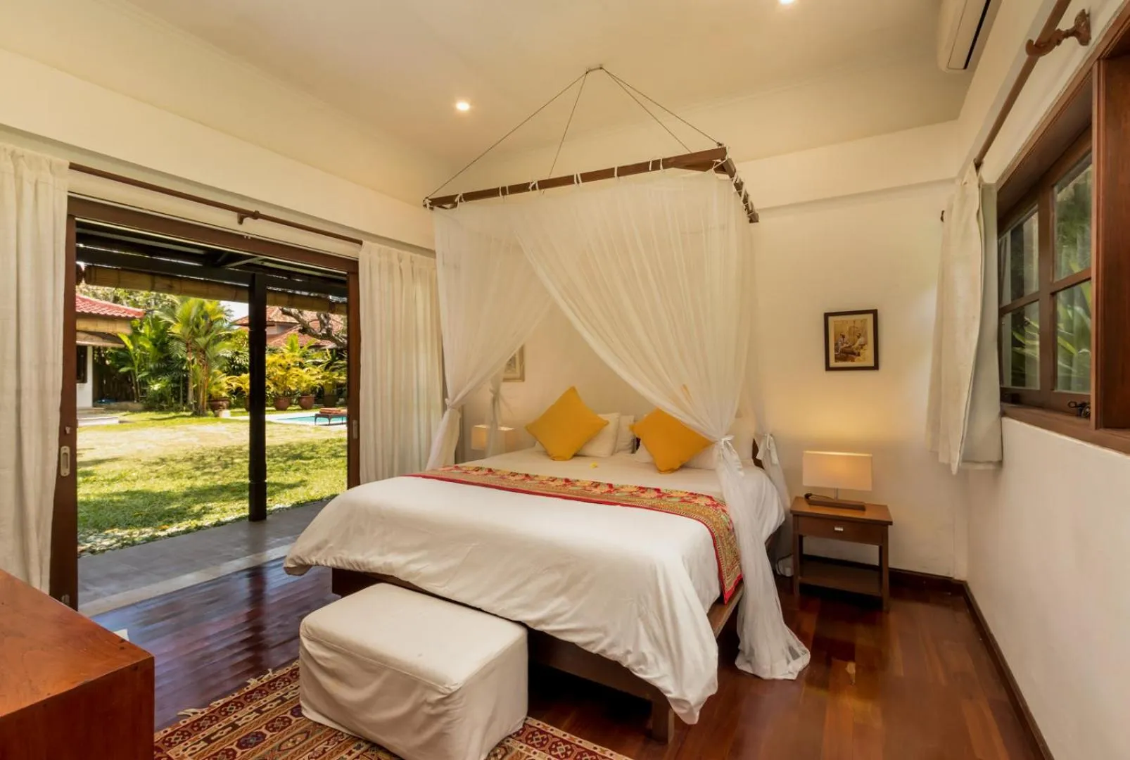 Bedroom, Bed in Villa Eight