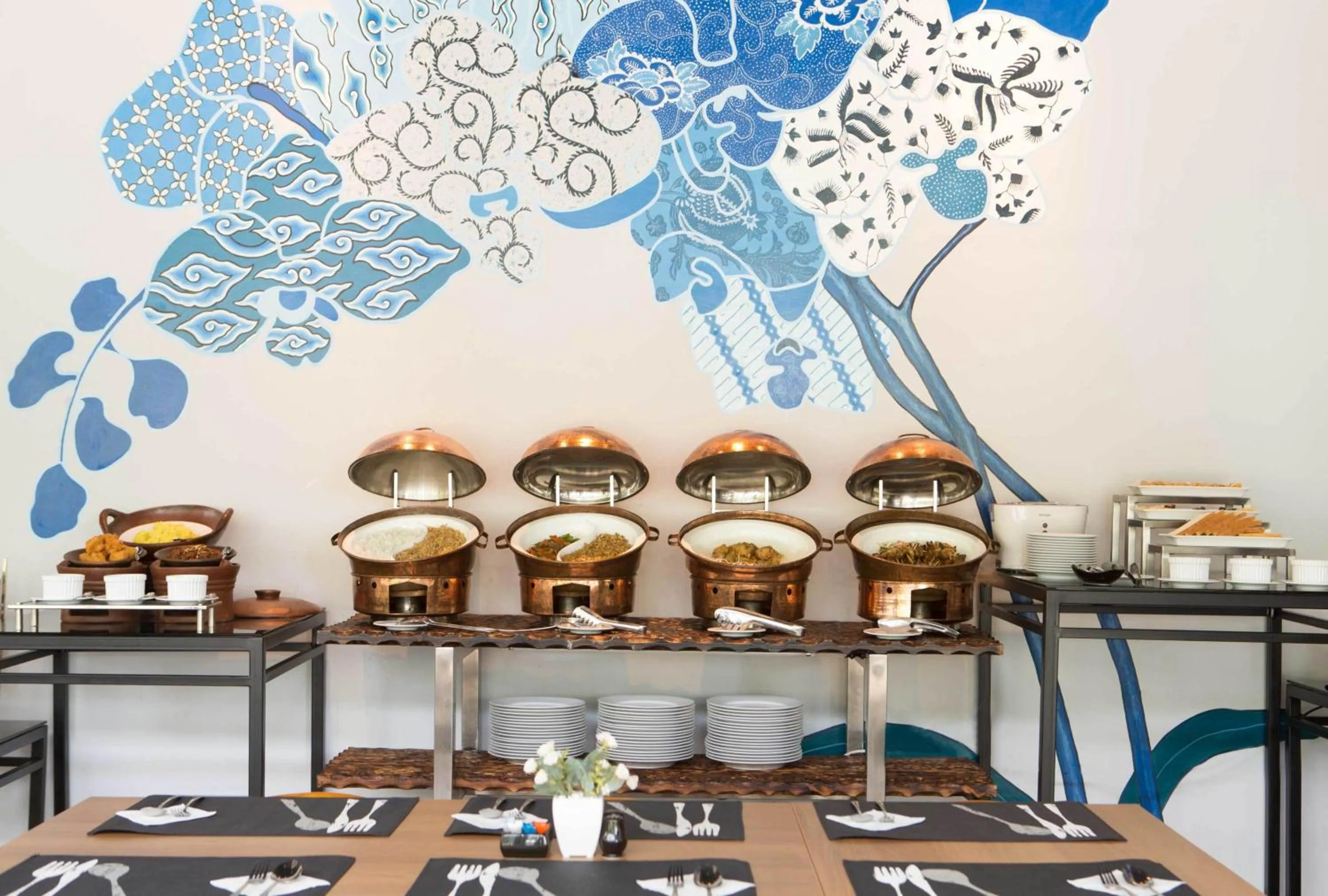 Dining area in BATIQA Hotel Cirebon