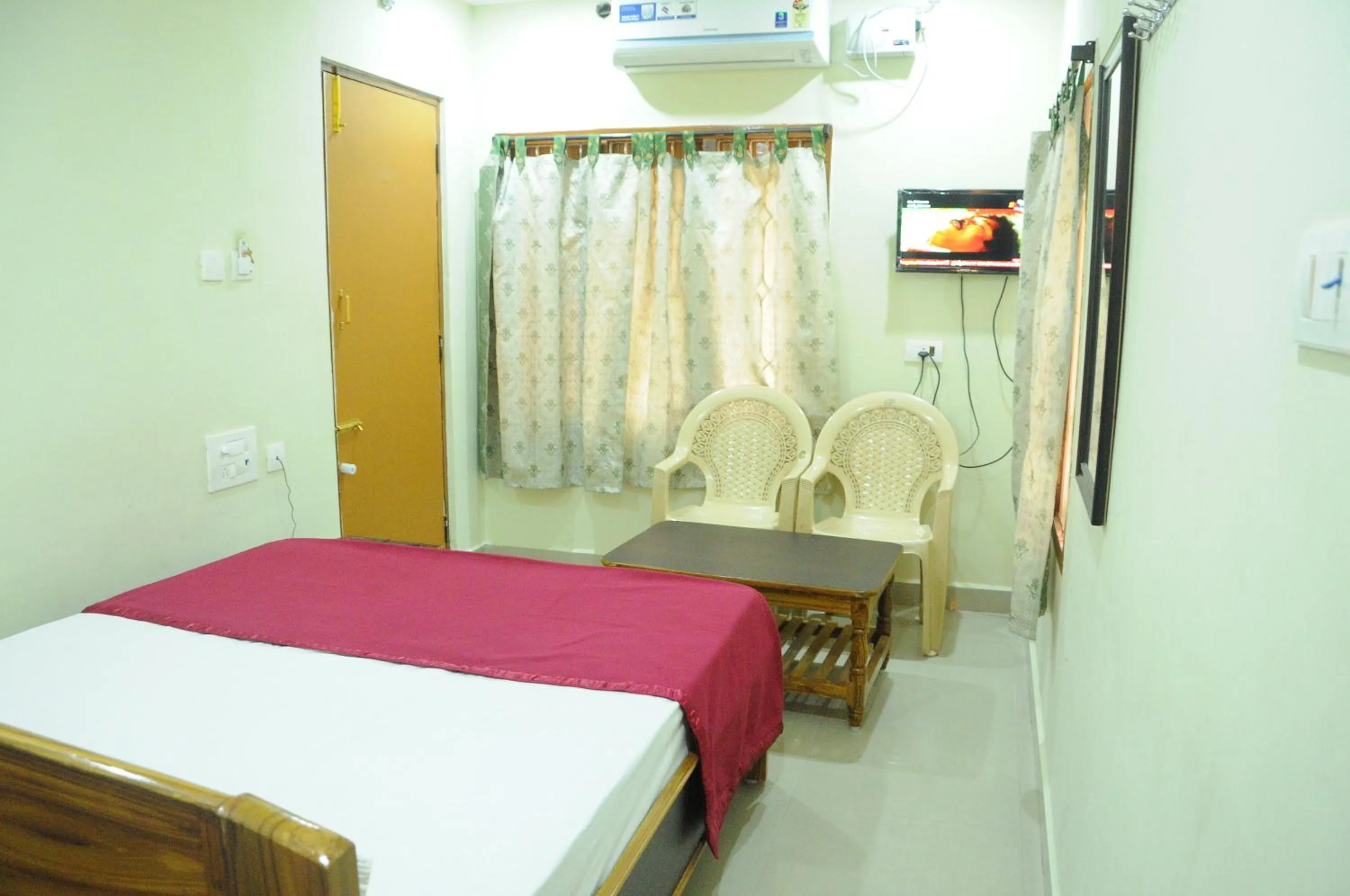 Decorative detail, Bed in Hotel Agarala Residency