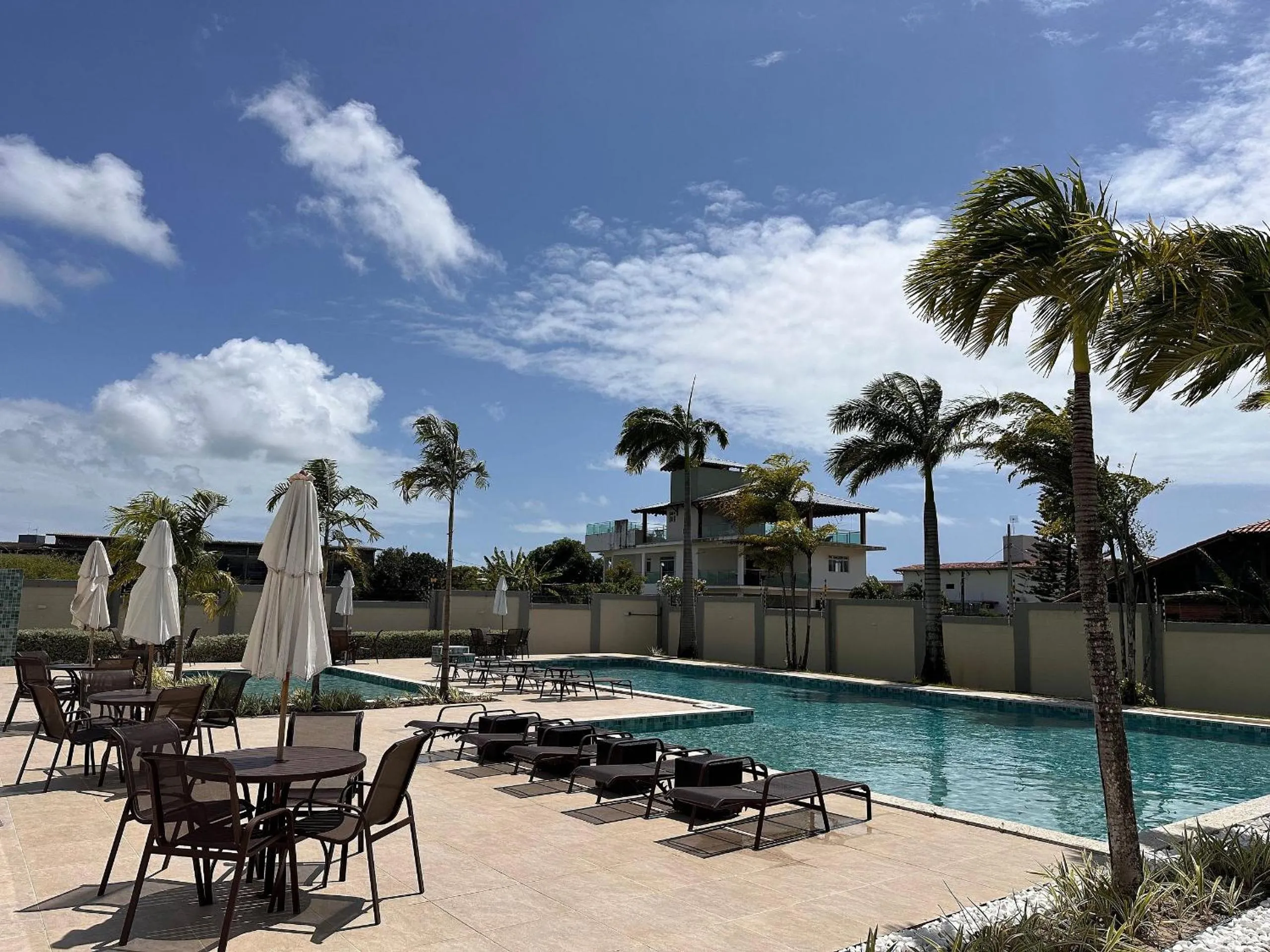 Apartamento na praia, 2 quartos e área de lazer