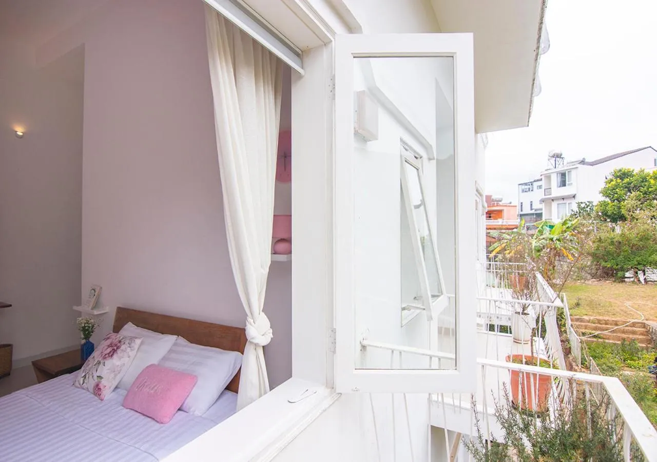 Property building, Bed in Lu Tan Residence