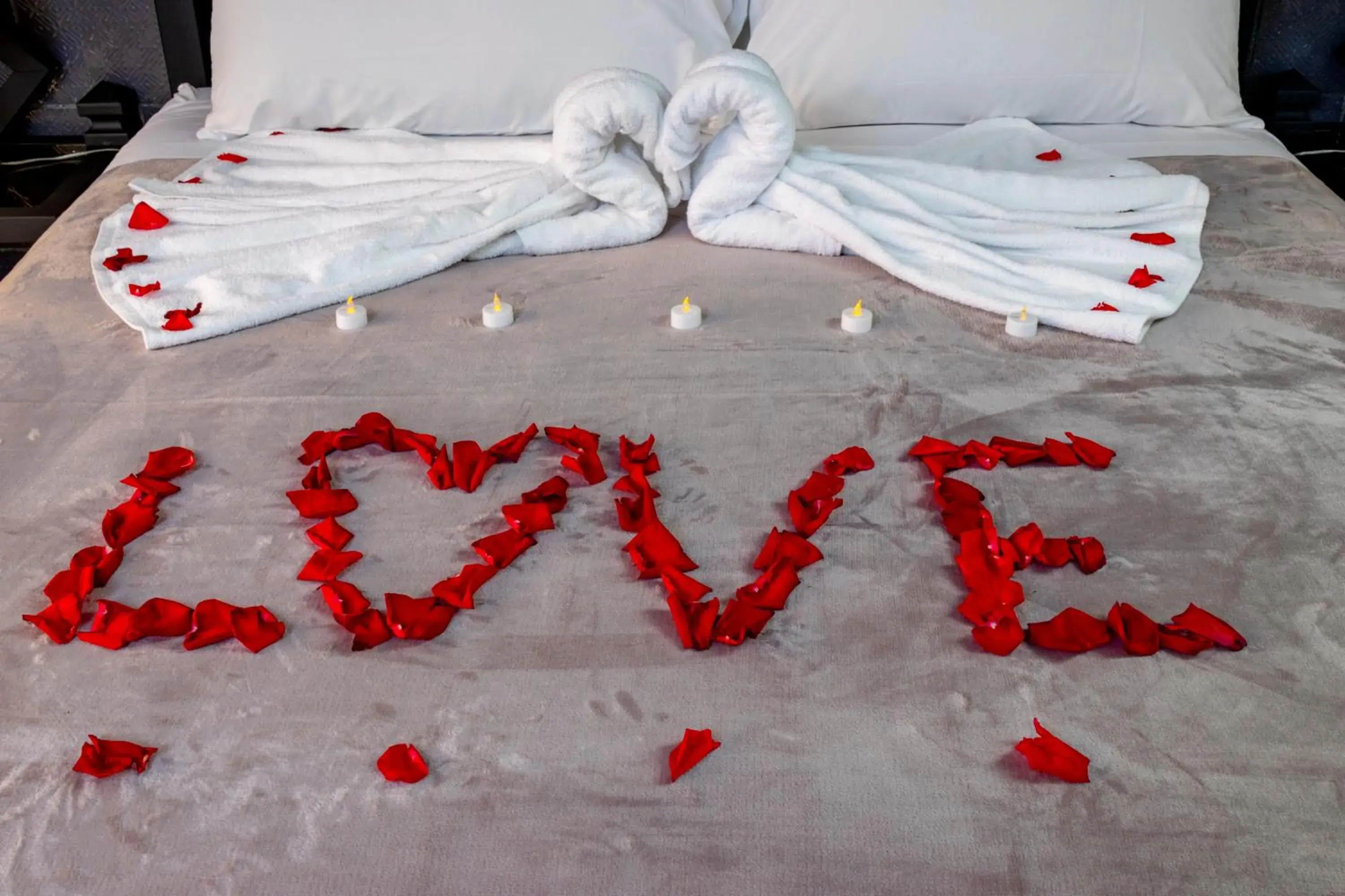 Bedroom, Bed in Luxury Canyon Suites Bedroom, Bed in Luxury Canyon Suites