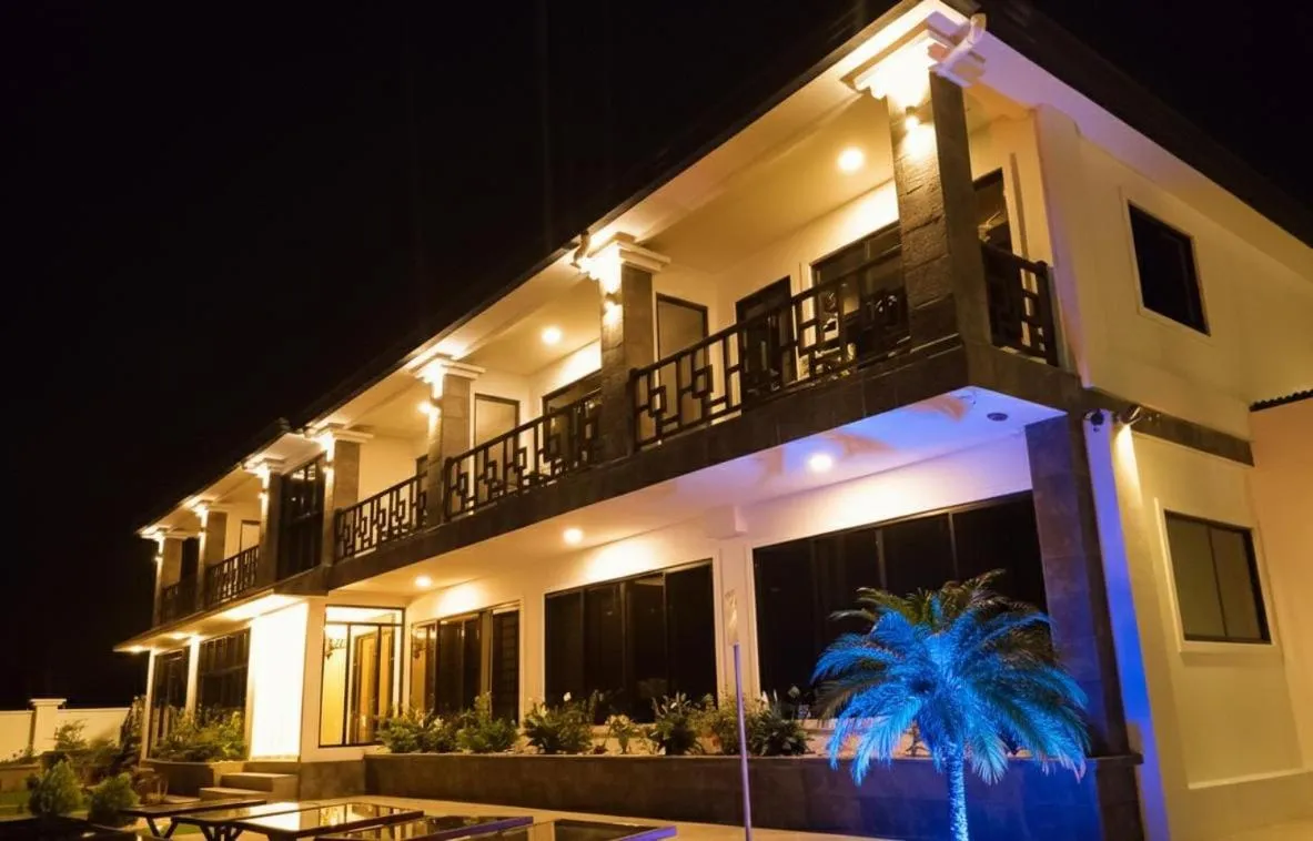 Property building in Luxury Canyon Suites