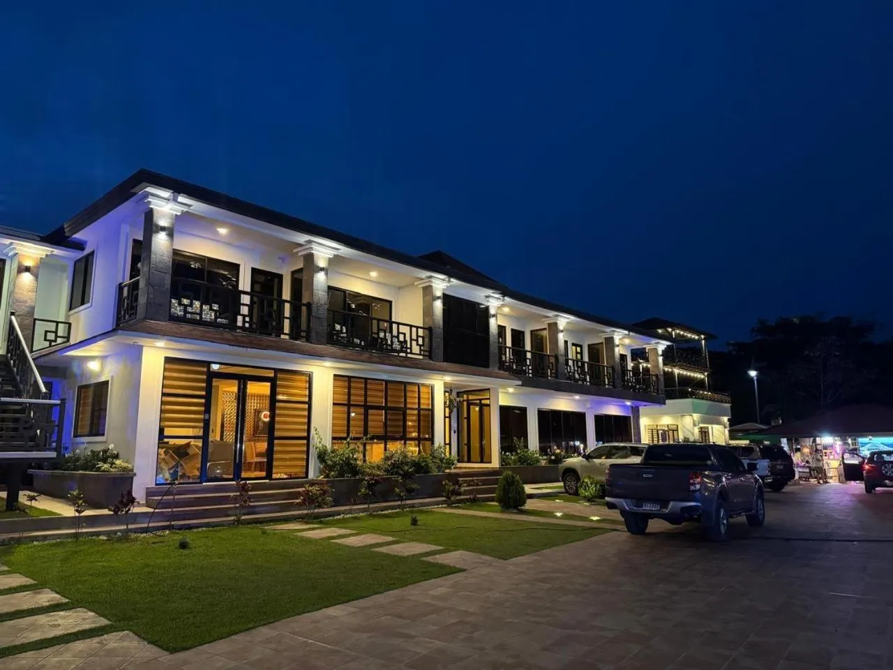 Property building in Luxury Canyon Suites