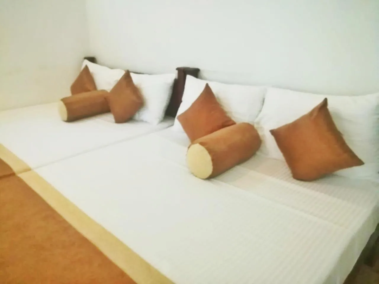 New Royal White Tourist Rest Hotel