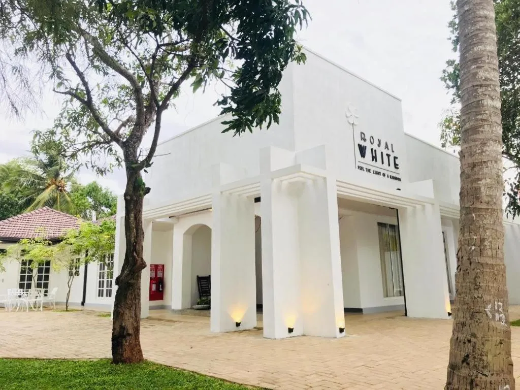 New Royal White Tourist Rest Hotel