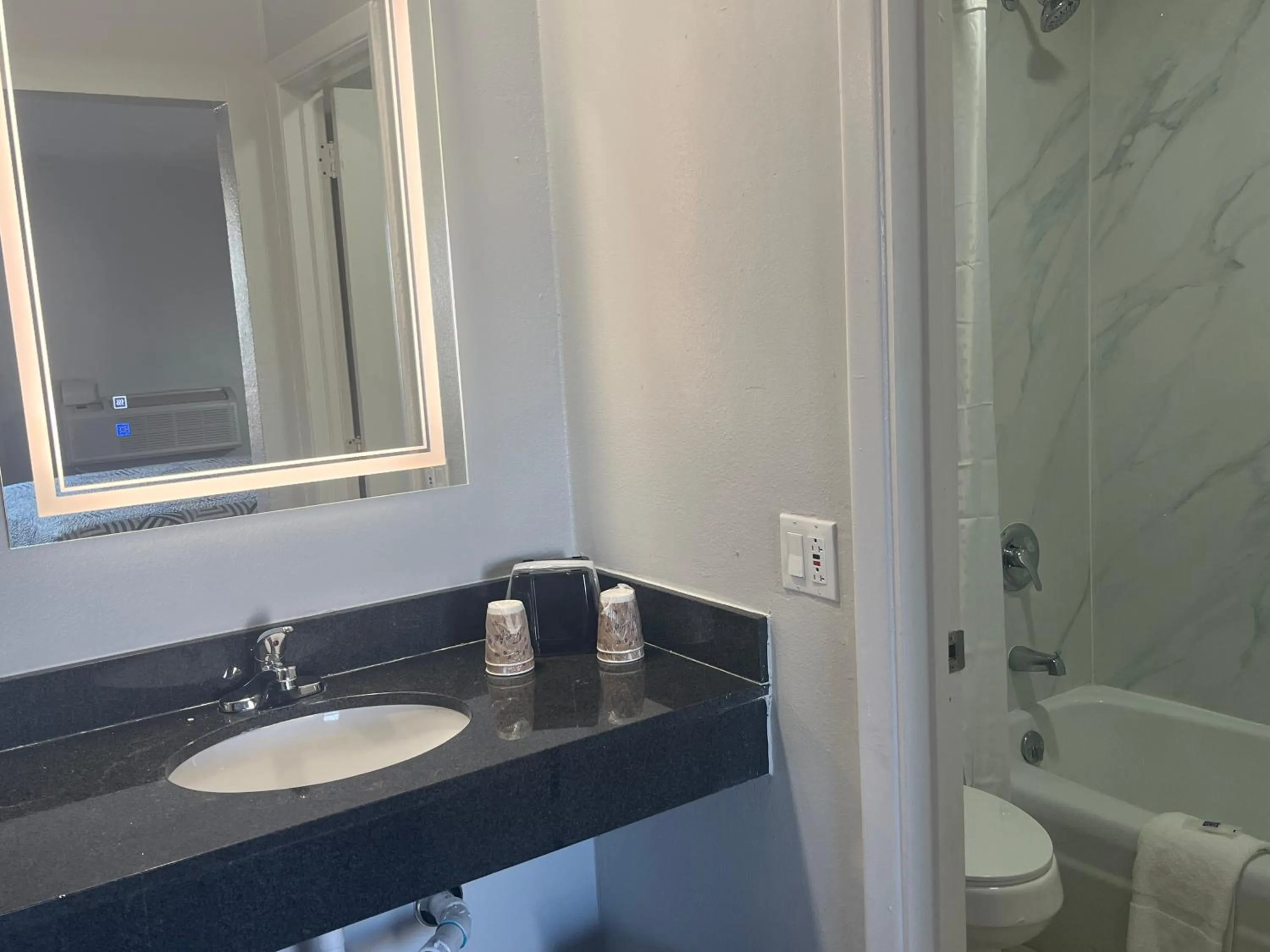 Bathroom in Studio 6 Dumas, TX