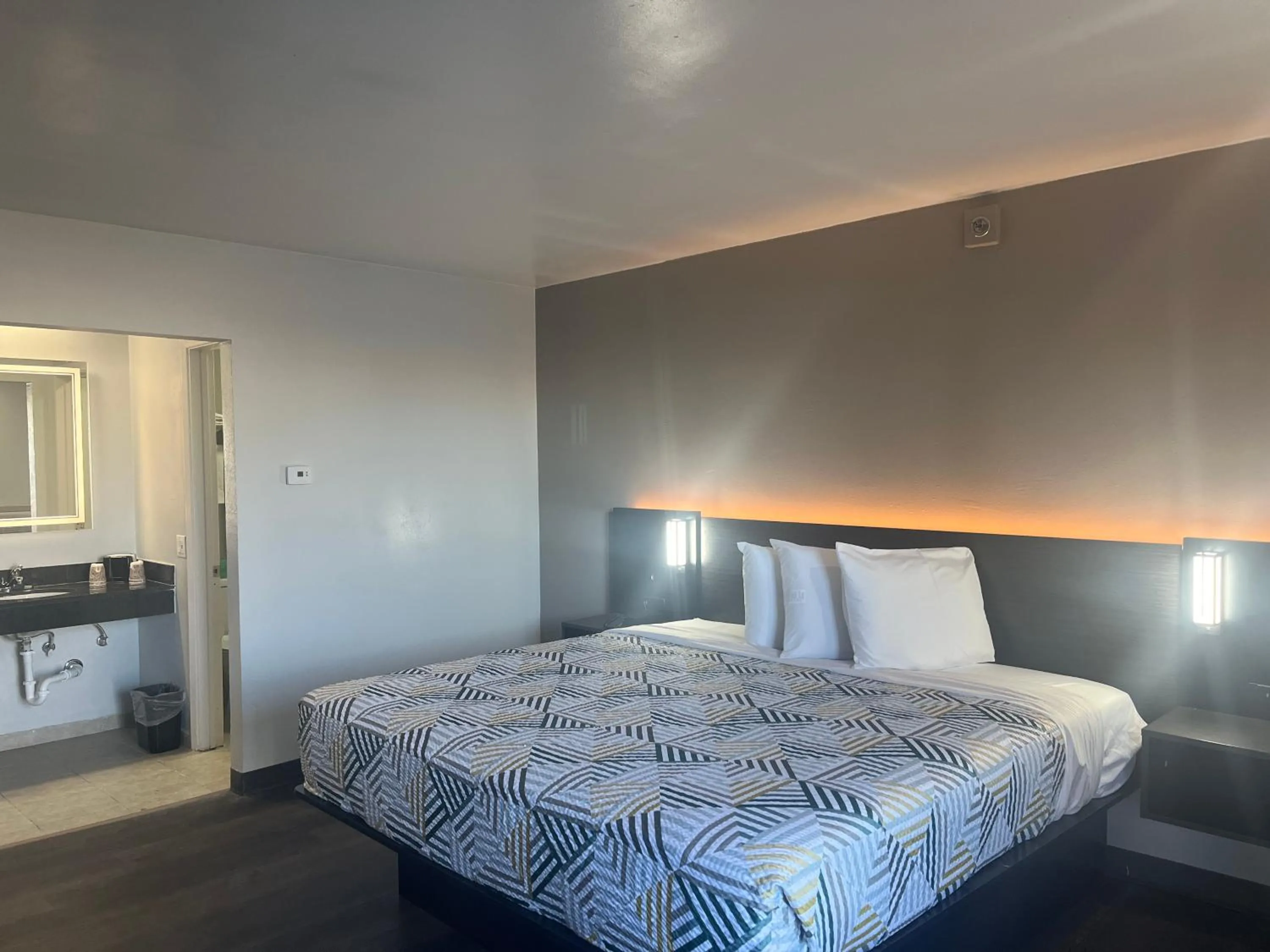 Bed in Studio 6 Dumas, TX