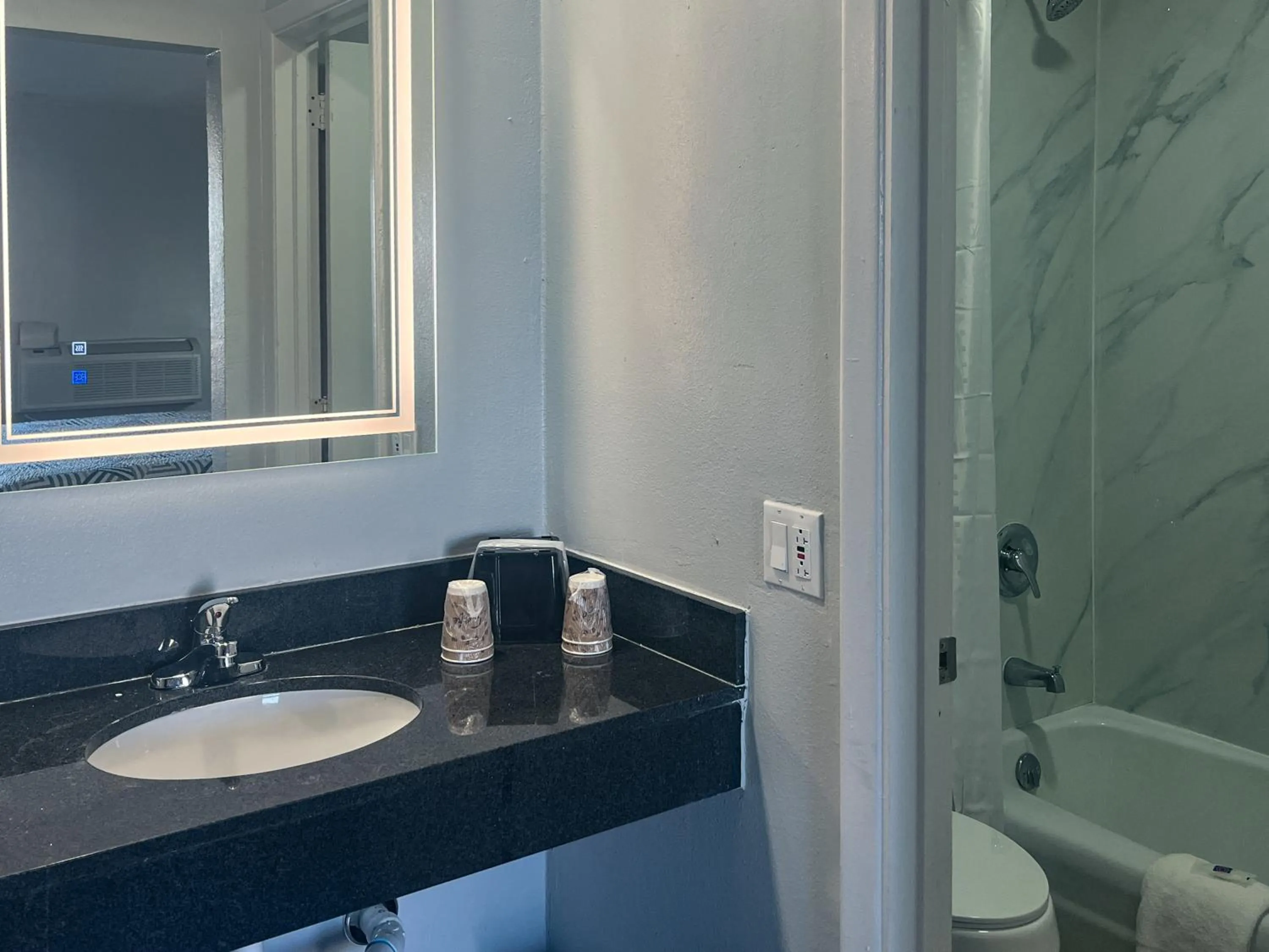 Bathroom in Studio 6 Dumas, TX