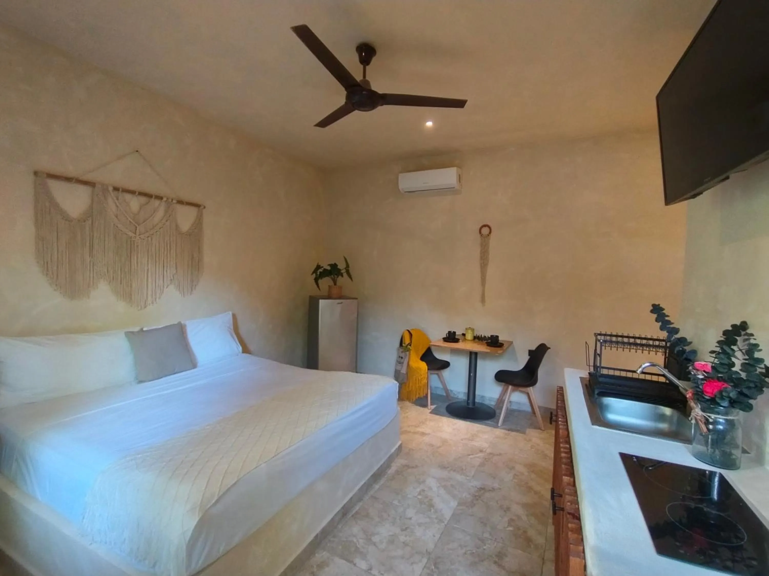 Photo of the whole room, Bed in Casa Lupita