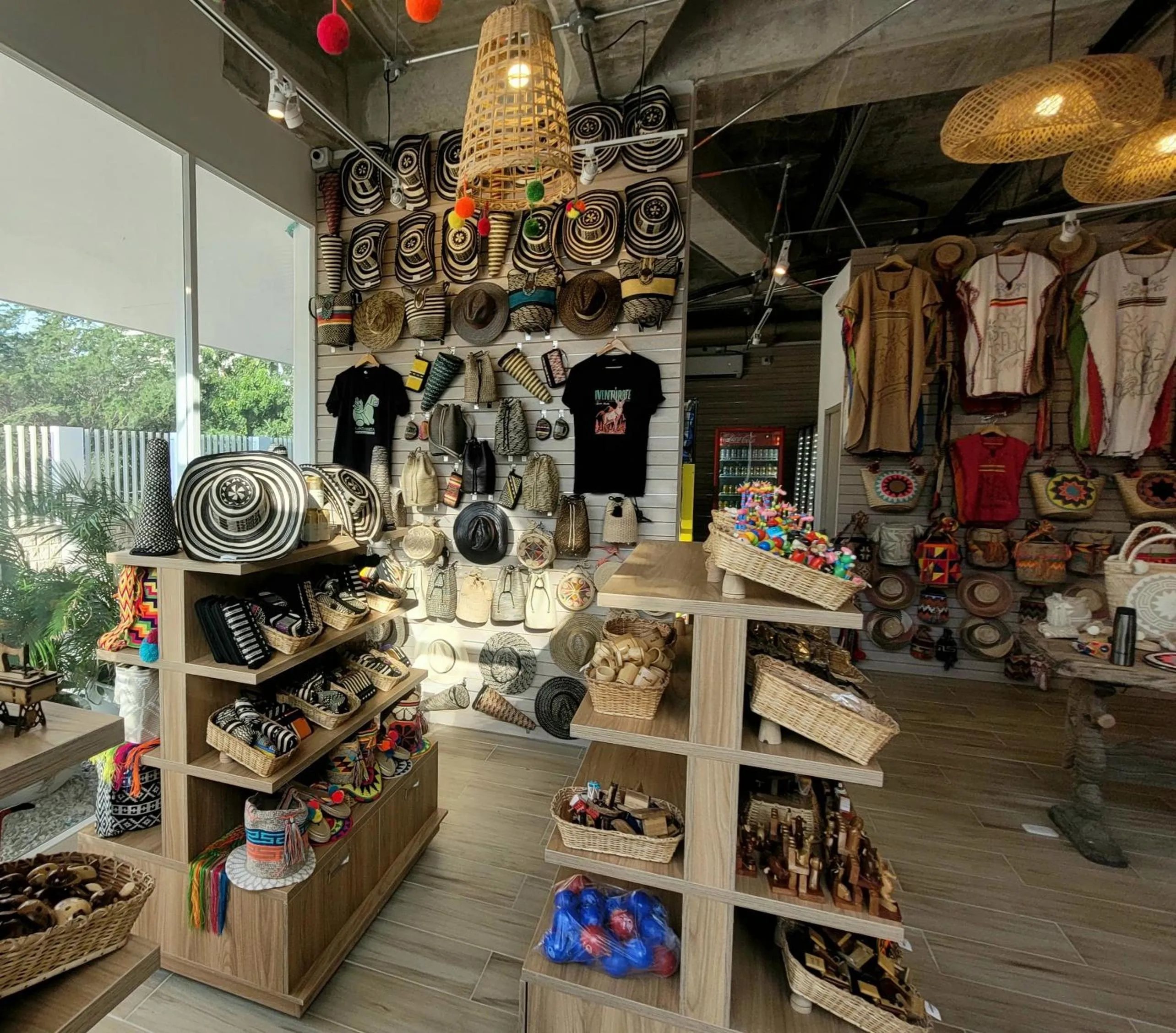 On-site shops in Hotel Porto Horizonte suite 1426