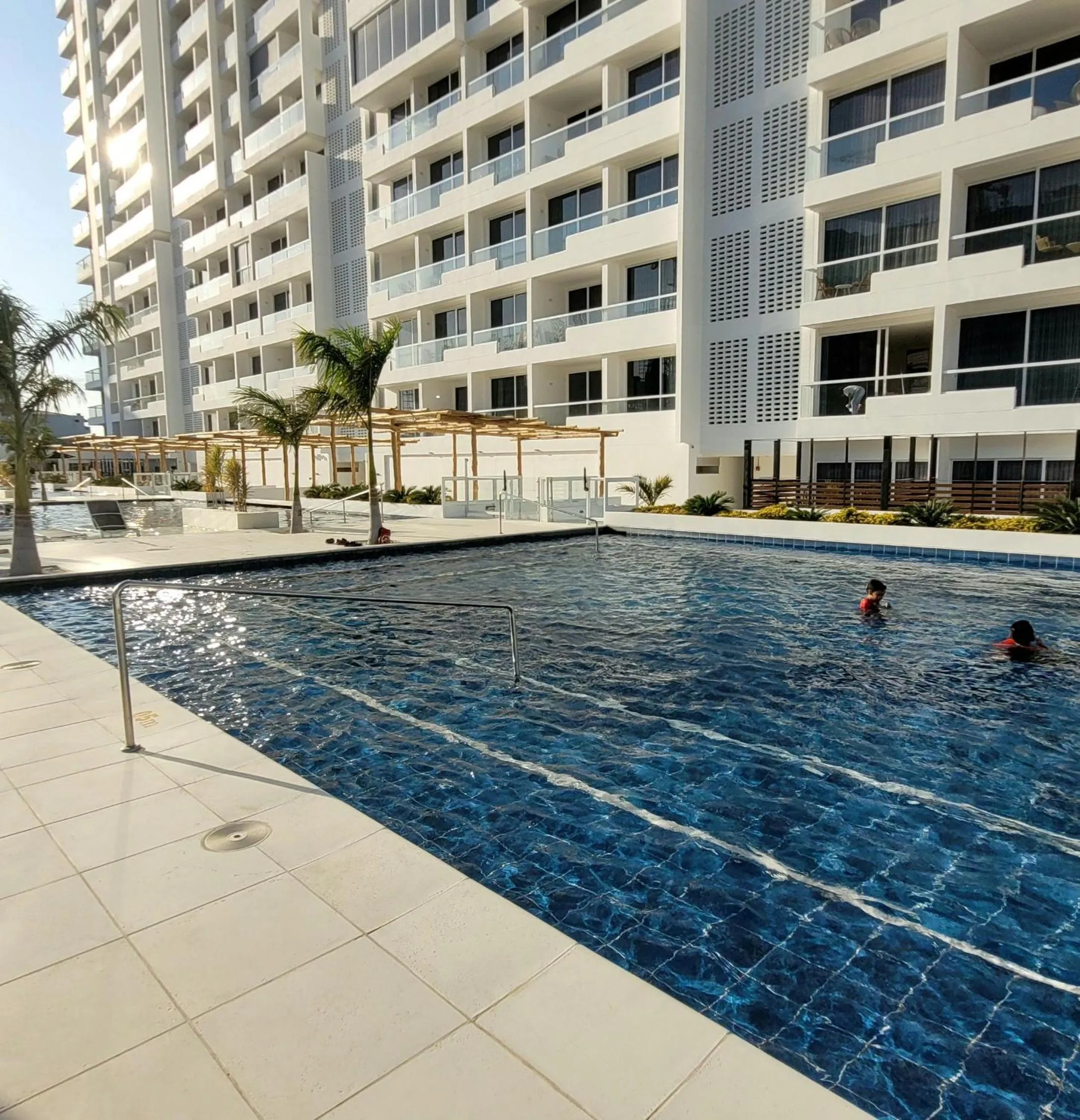 Swimming pool in Hotel Porto Horizonte suite 1426