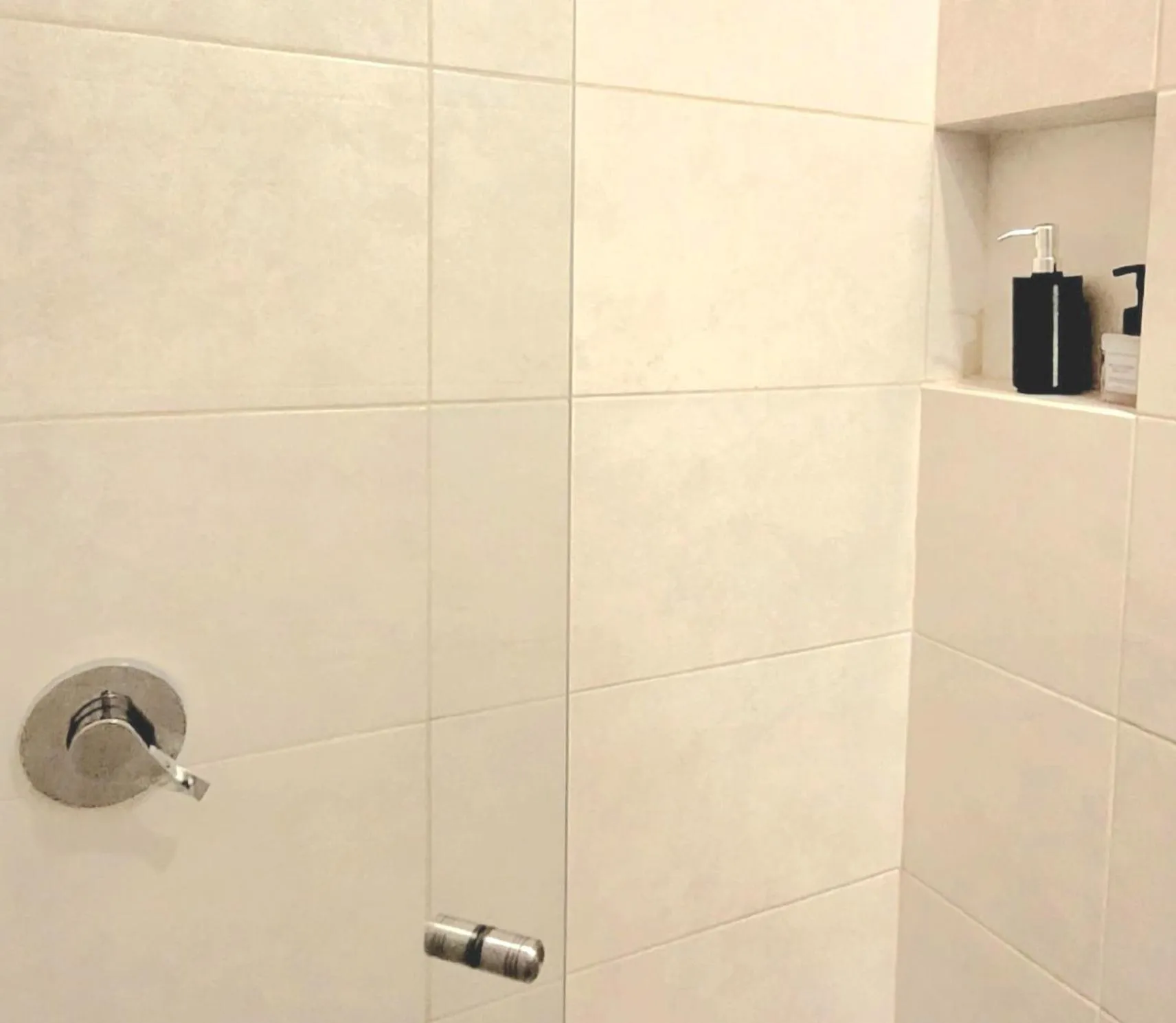 Shower in Hotel Porto Horizonte suite 1426