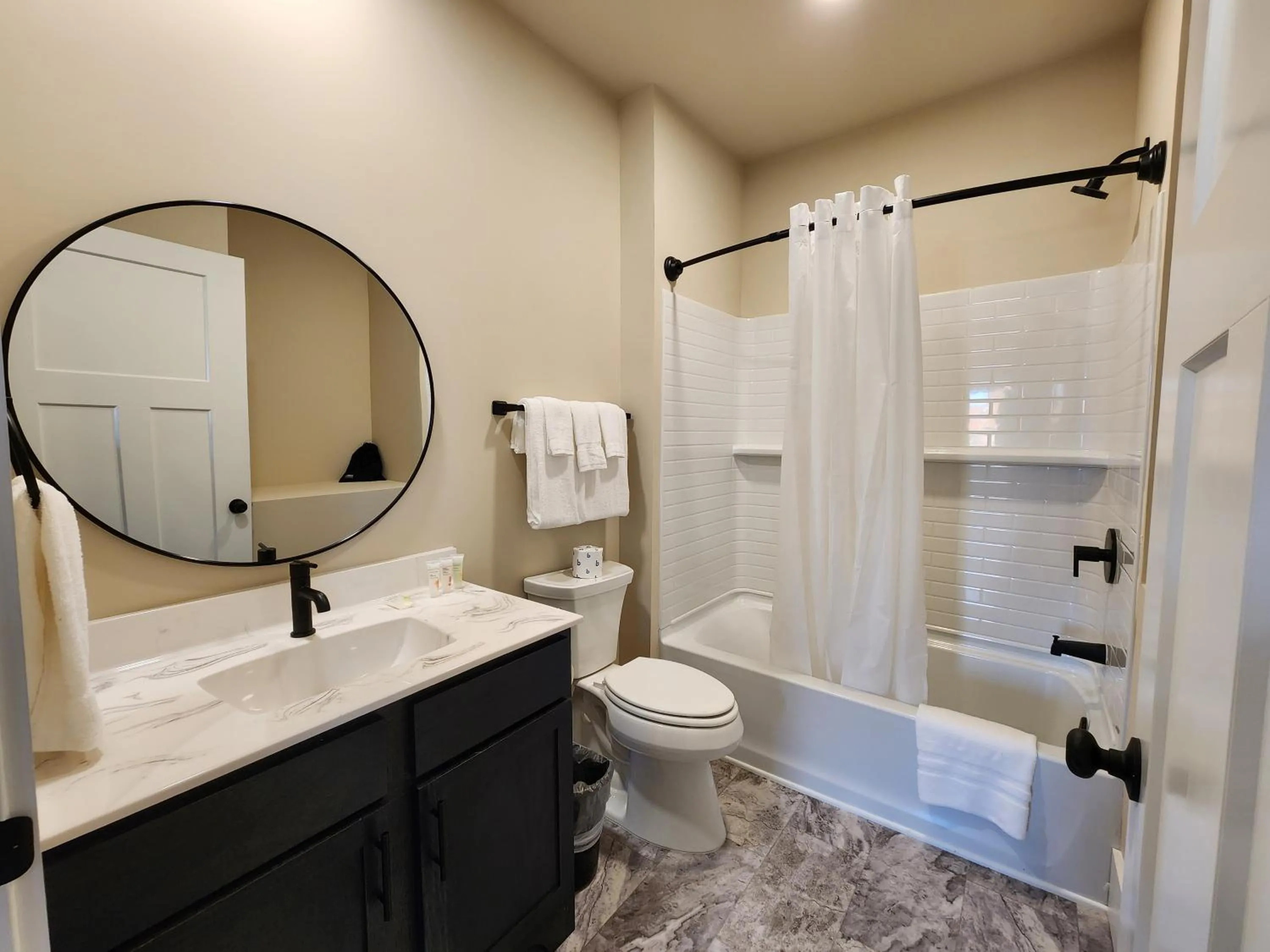 Standard King Room in Historic Griffin Hotel