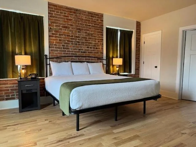Standard King Room in Historic Griffin Hotel