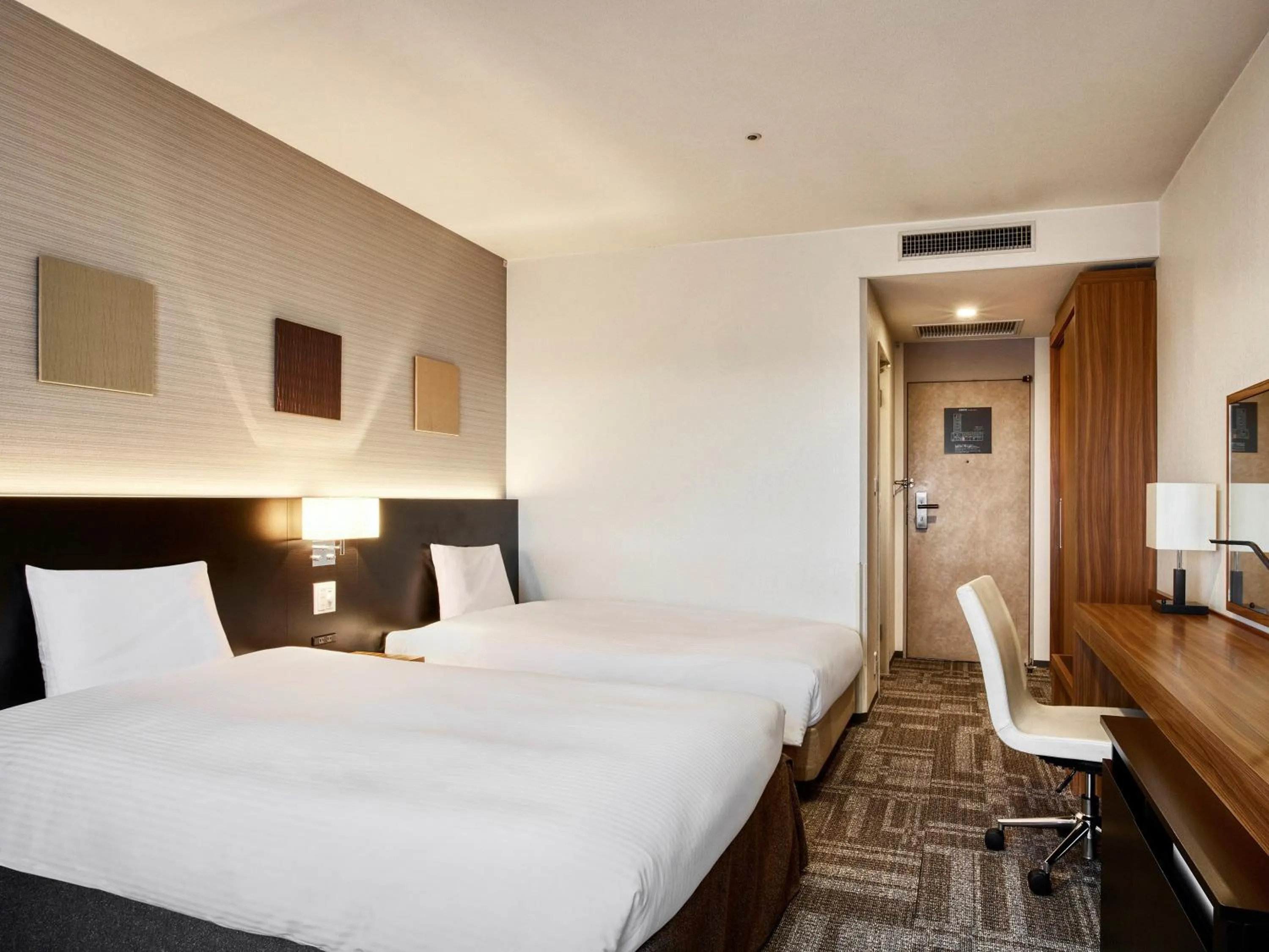 Photo of the whole room, Bed in Royal Pines Hotel Chiba