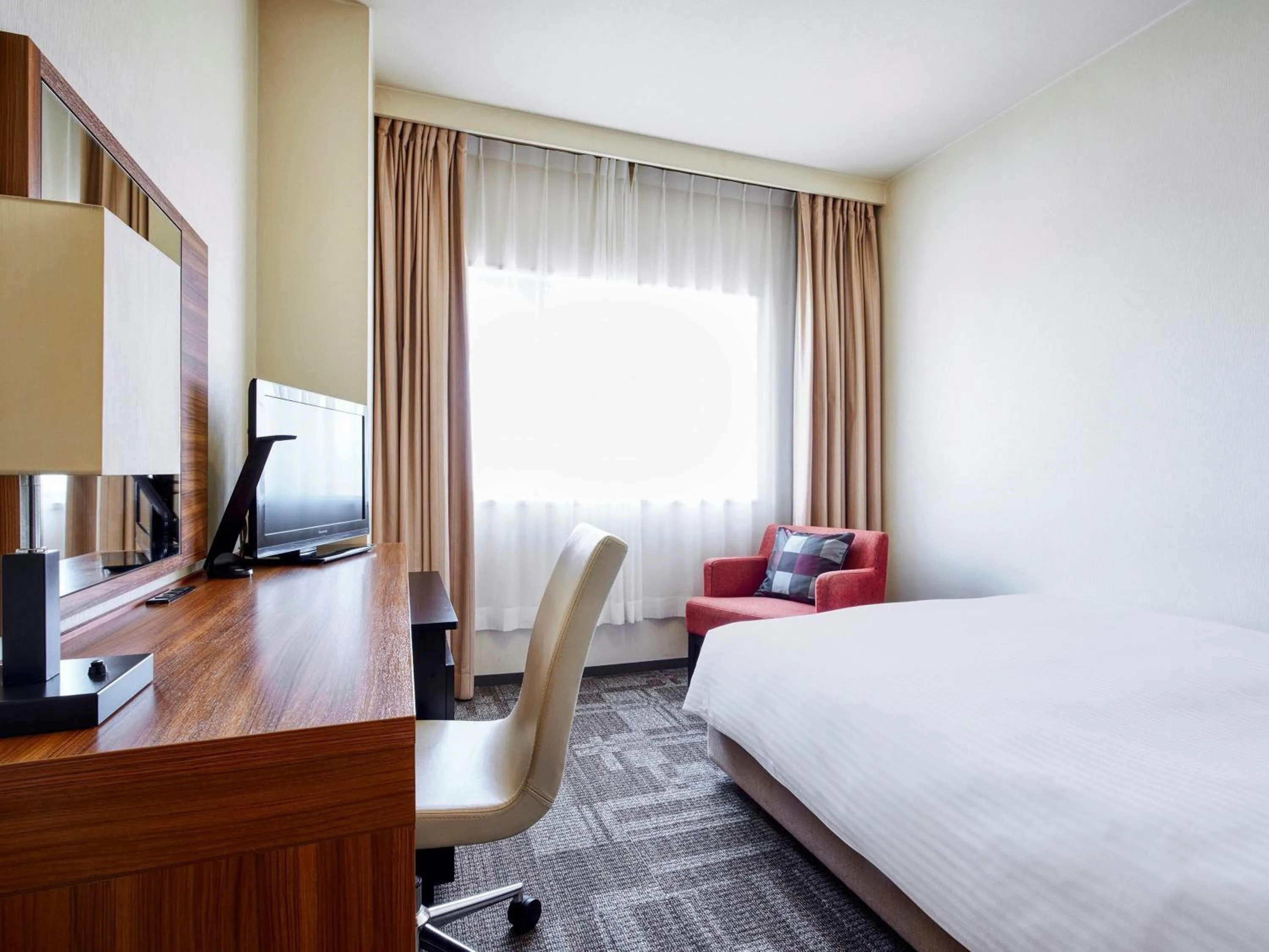 Photo of the whole room, Bed in Royal Pines Hotel Chiba