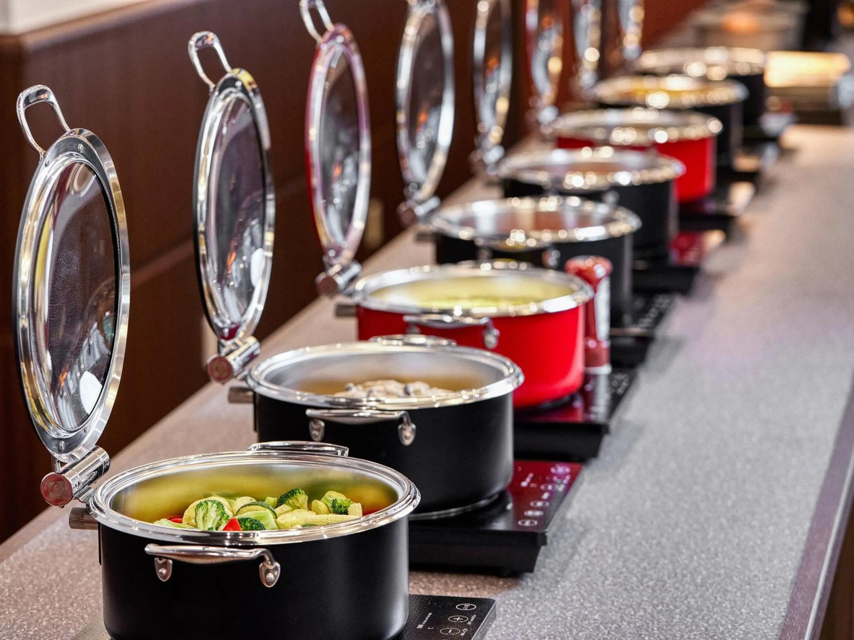 Restaurant/places to eat in Royal Pines Hotel Chiba