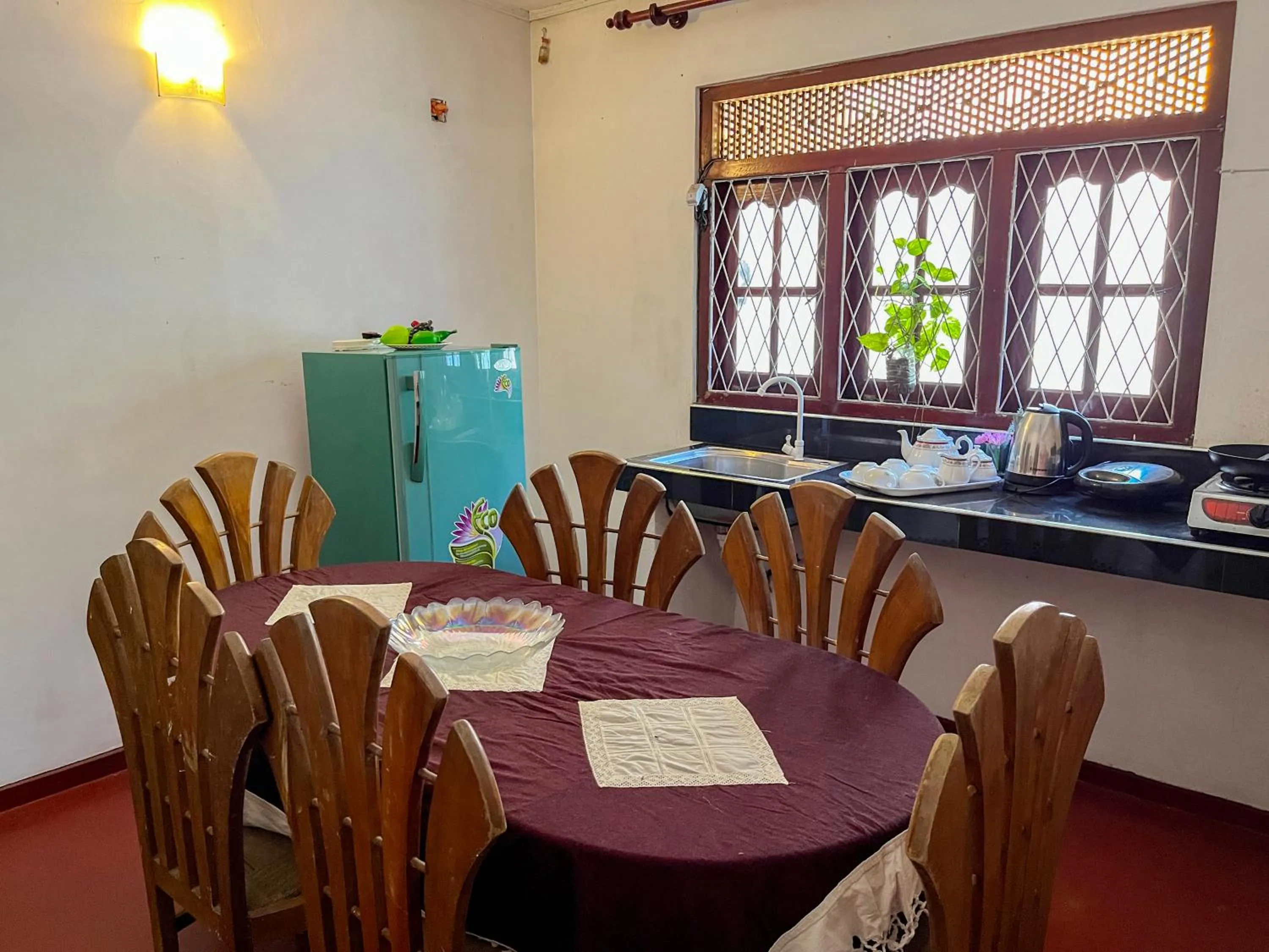 Dining area in Damith Tourist Inn