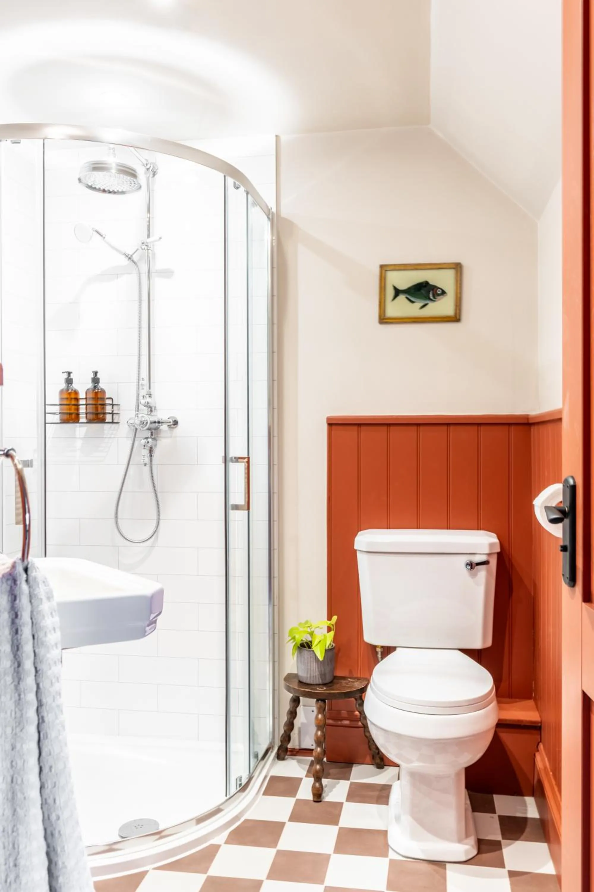 Suite 10 –Budget Cabin Loft Room in The Willows Boutique Stays by i-Stay Whitby