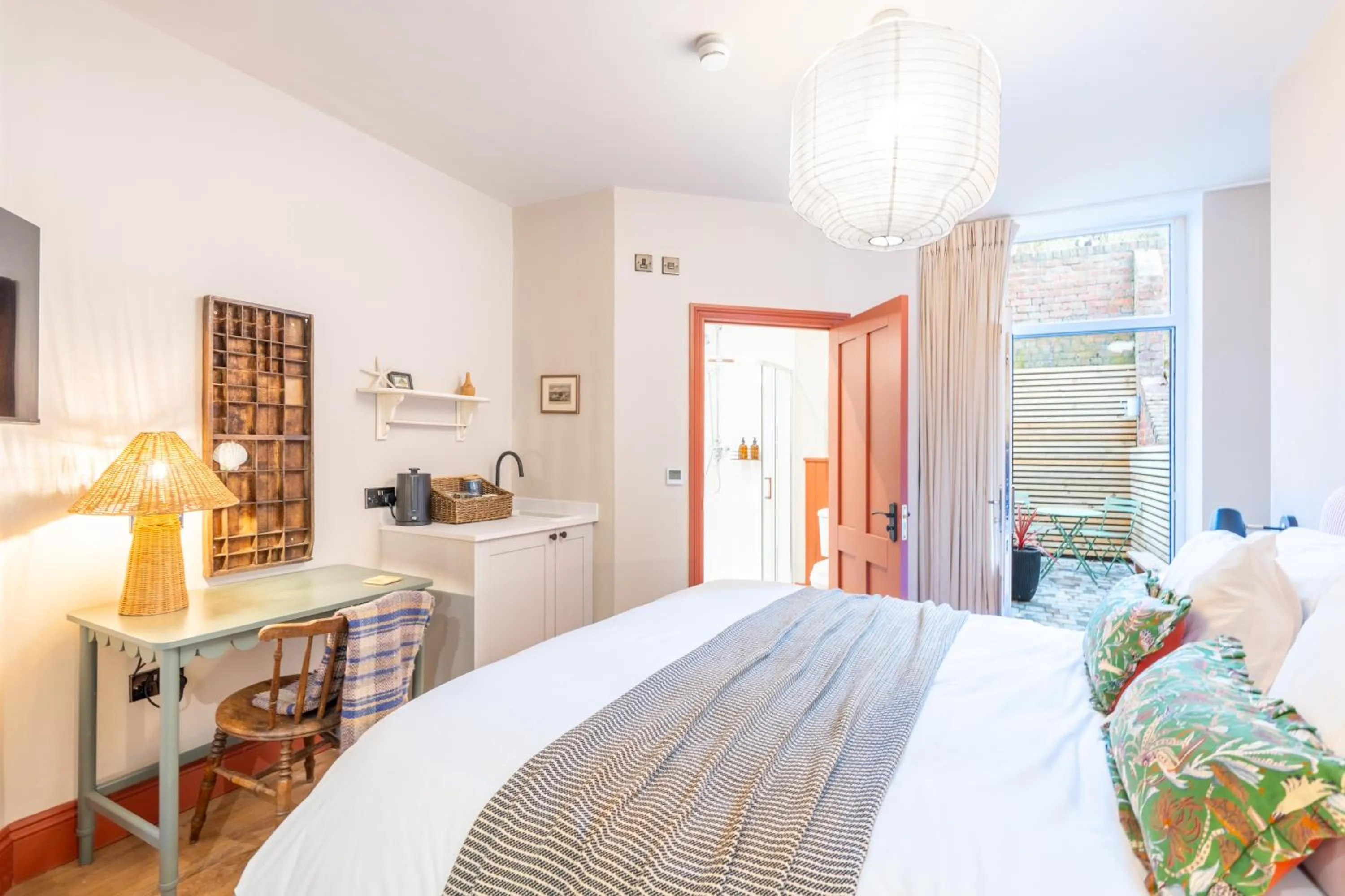 Suite 2 -Courtyard Super King Room in The Willows Boutique Stays by i-Stay Whitby