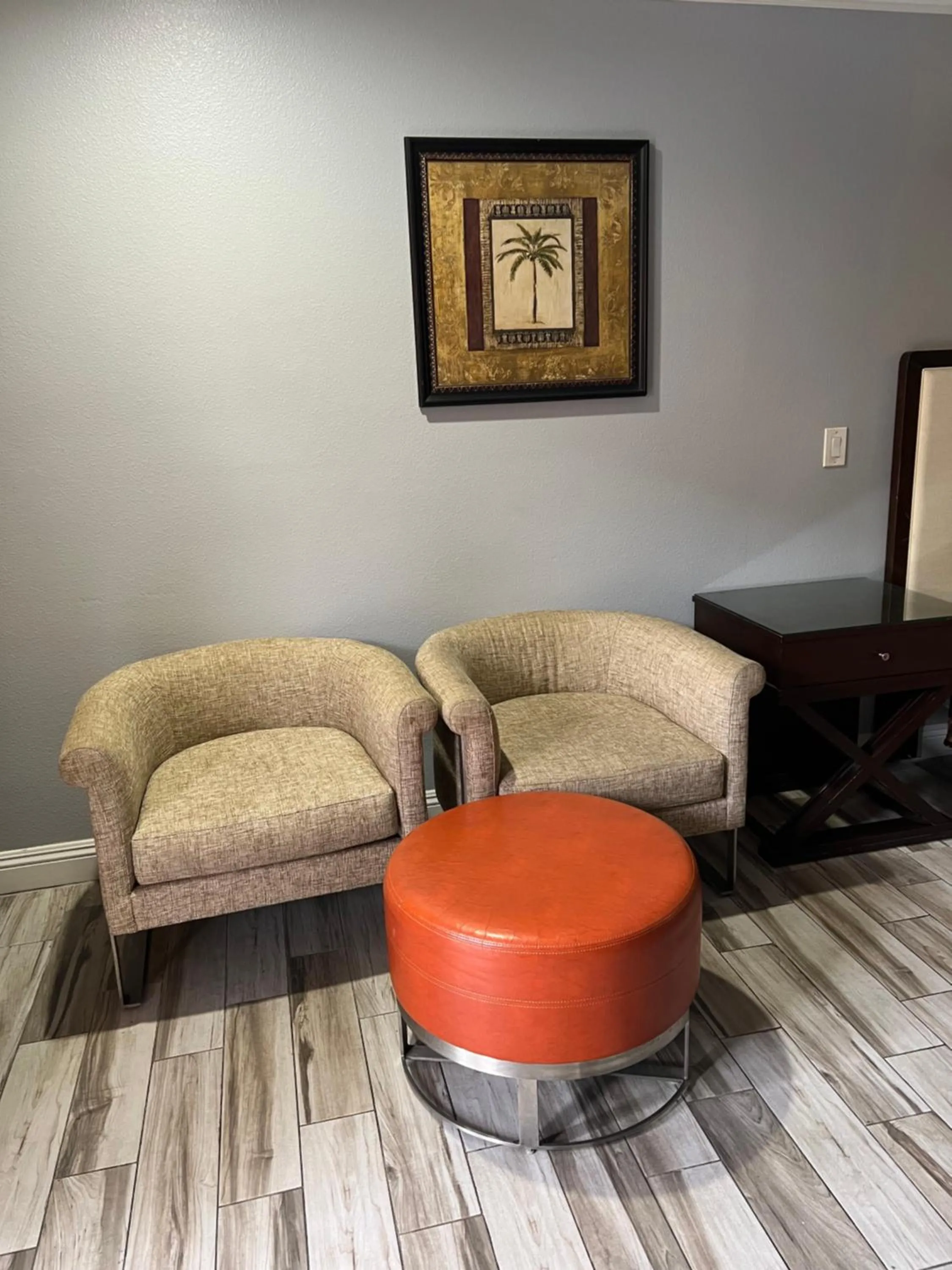 Seating area in Amber Motel