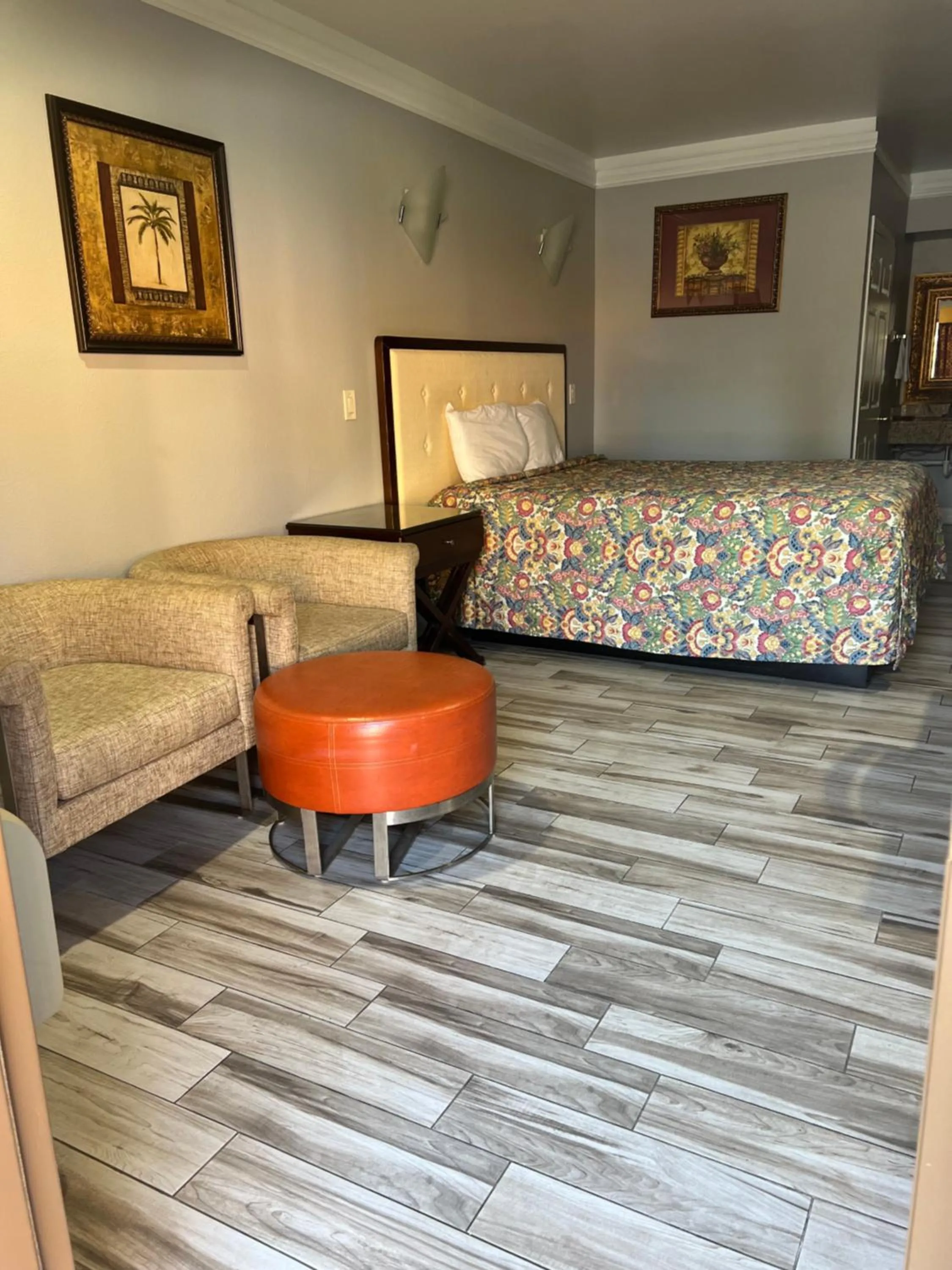 Photo of the whole room in Amber Motel