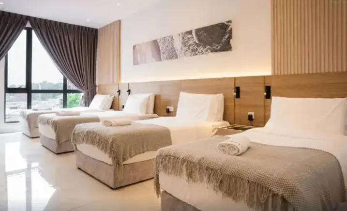 Comfort Quadruple Room in Inap II Suterabay By Ayuhouz Comfort Quadruple Room in Inap II Suterabay By Ayuhouz