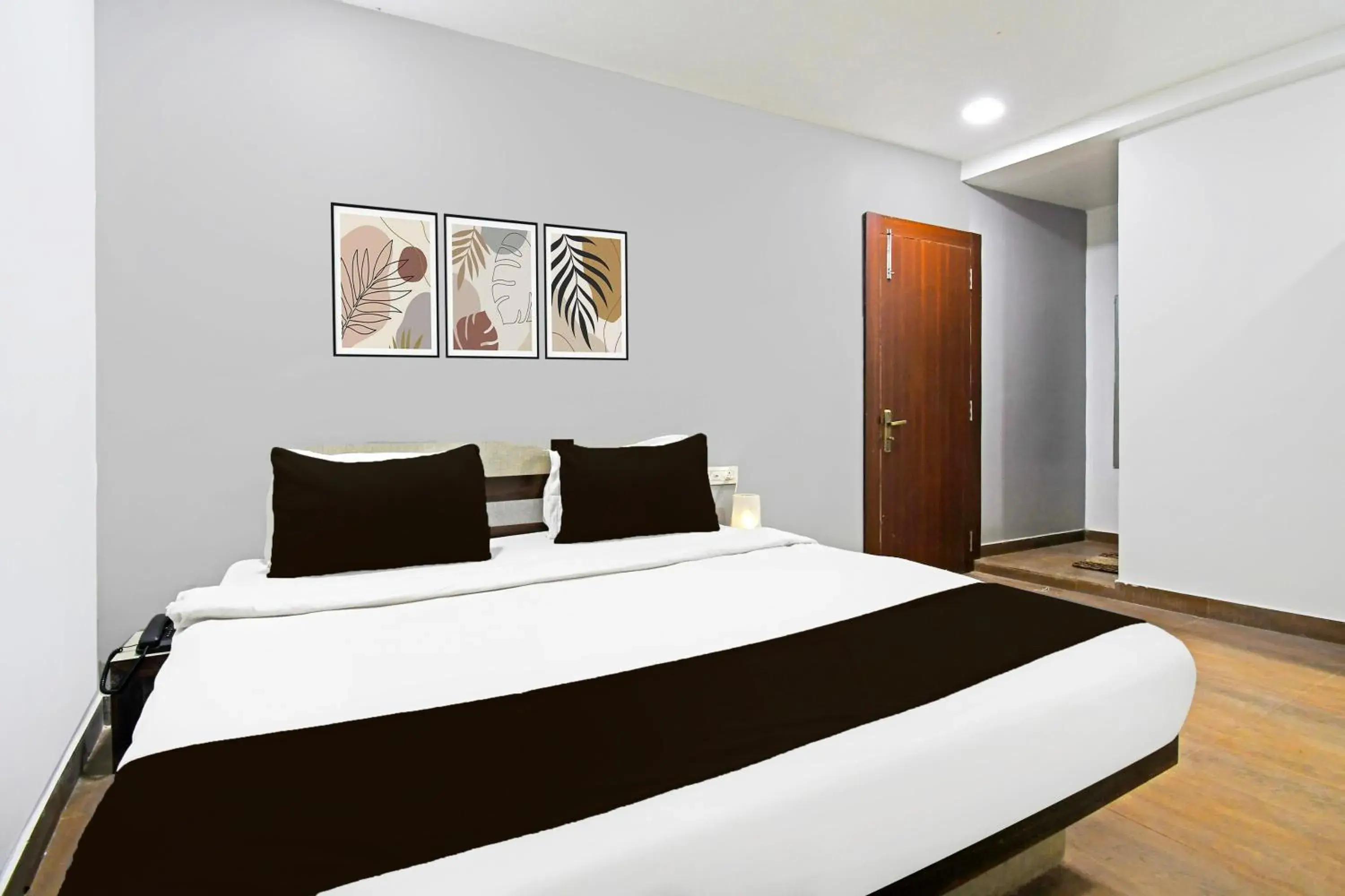 Deluxe Triple Room - single occupancy in Super Townhouse Mancheswar Industrial Estate Deluxe Triple Room - single occupancy in Super Townhouse Mancheswar Industrial Estate