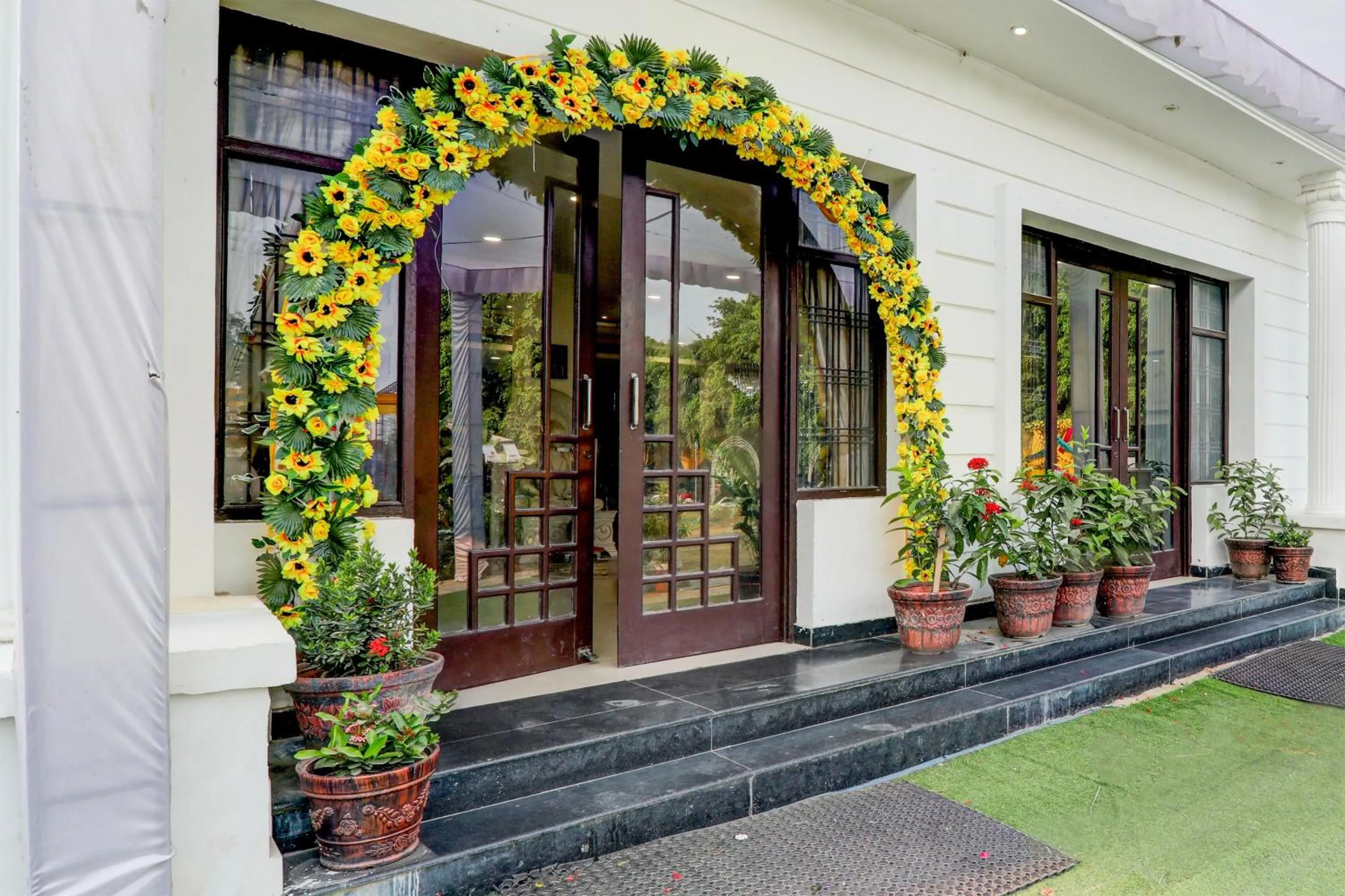 Facade/entrance in Hotel O IIDM ECO CENTRE
