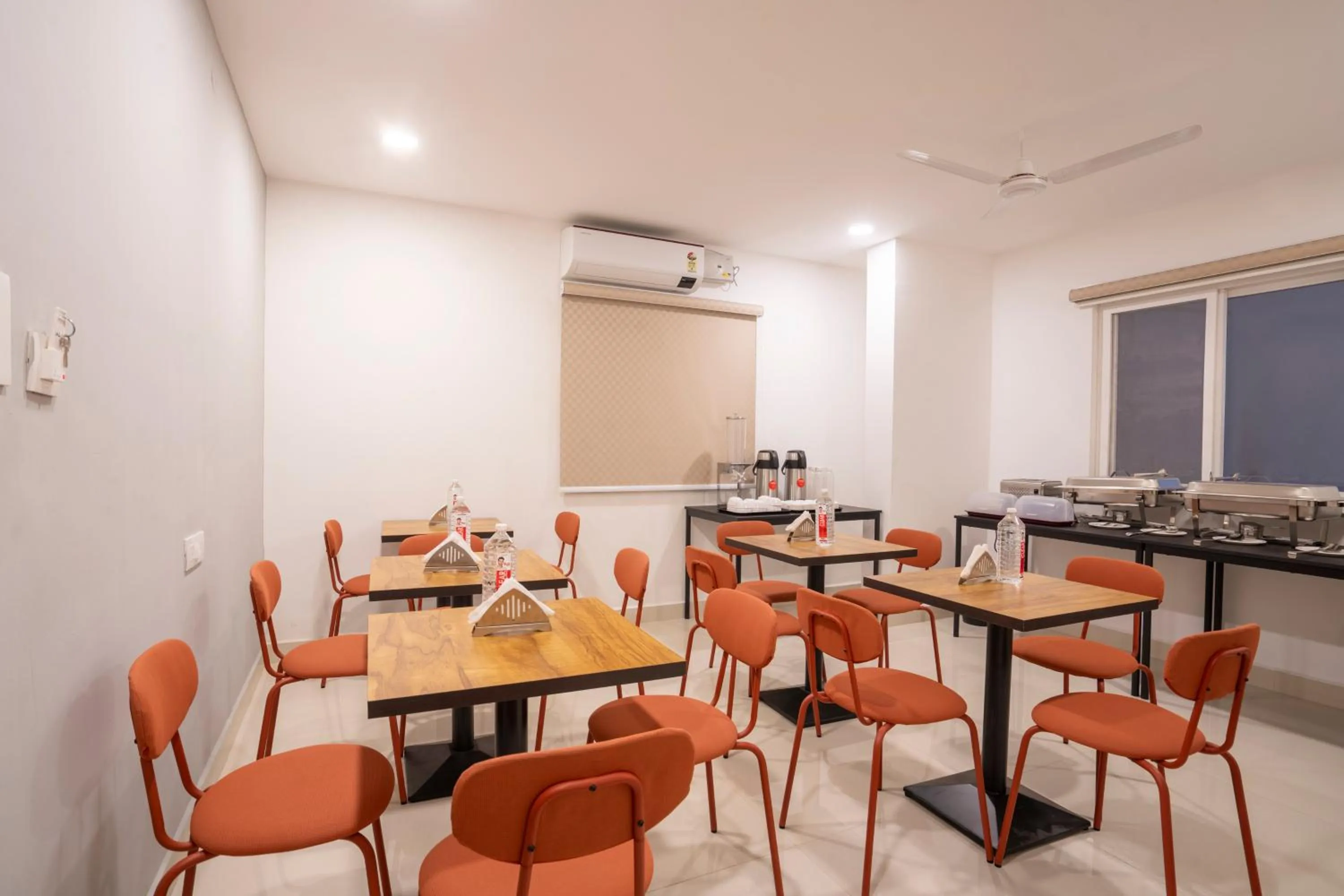 Dining area in Treebo De Alphabet Gachibowli