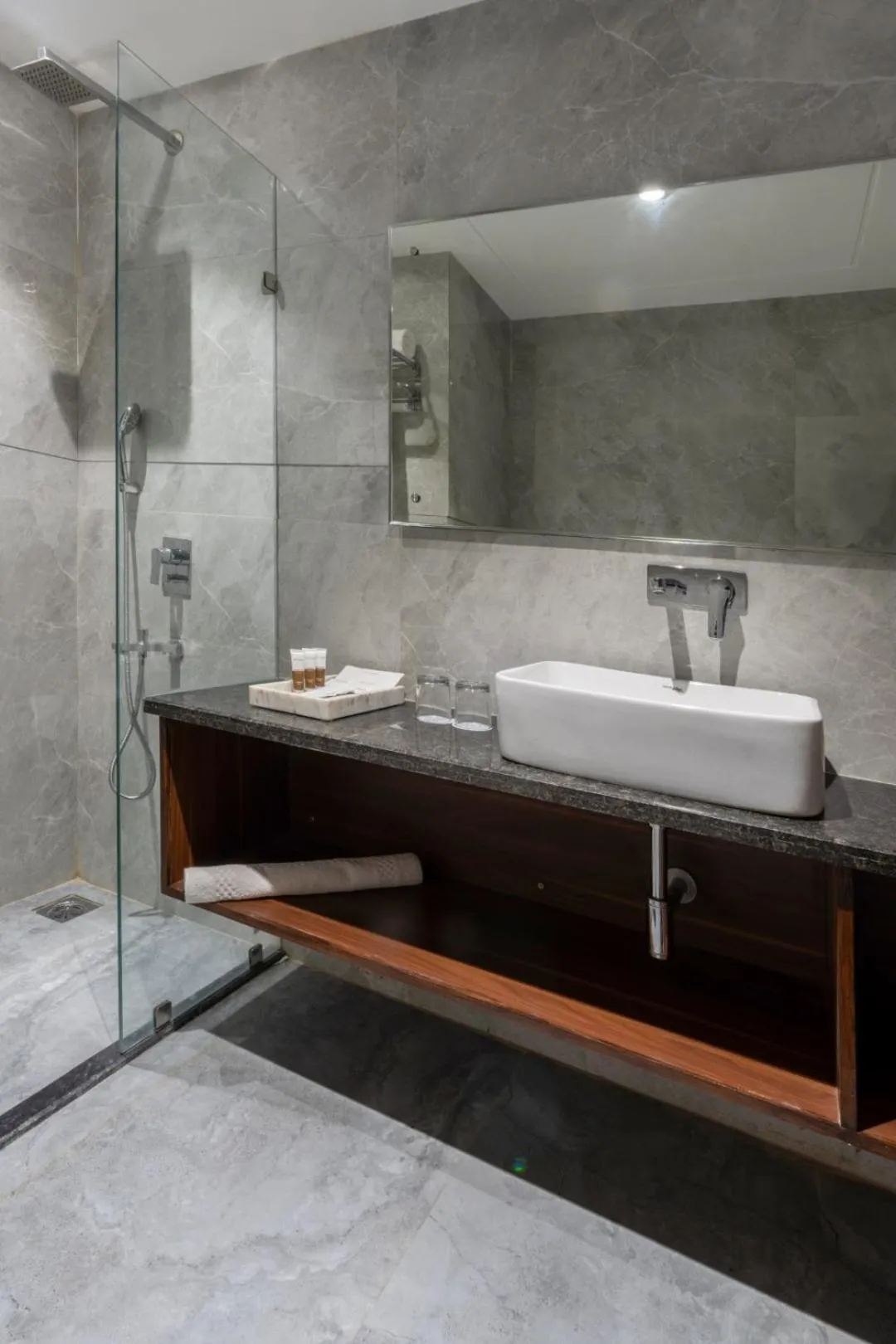 Clarks Inn Suites Agra Near Tajmahal