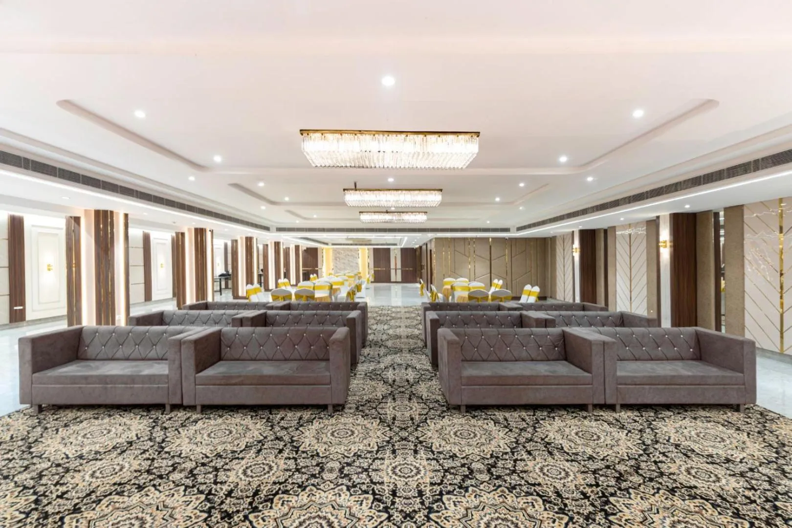 Seating area in Clarks Inn Suites Agra Near Tajmahal