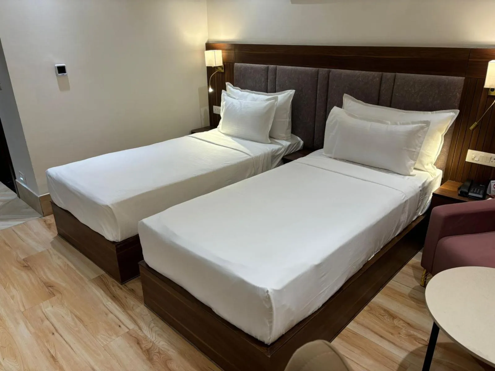 Bed in Clarks Inn Suites Agra Near Tajmahal