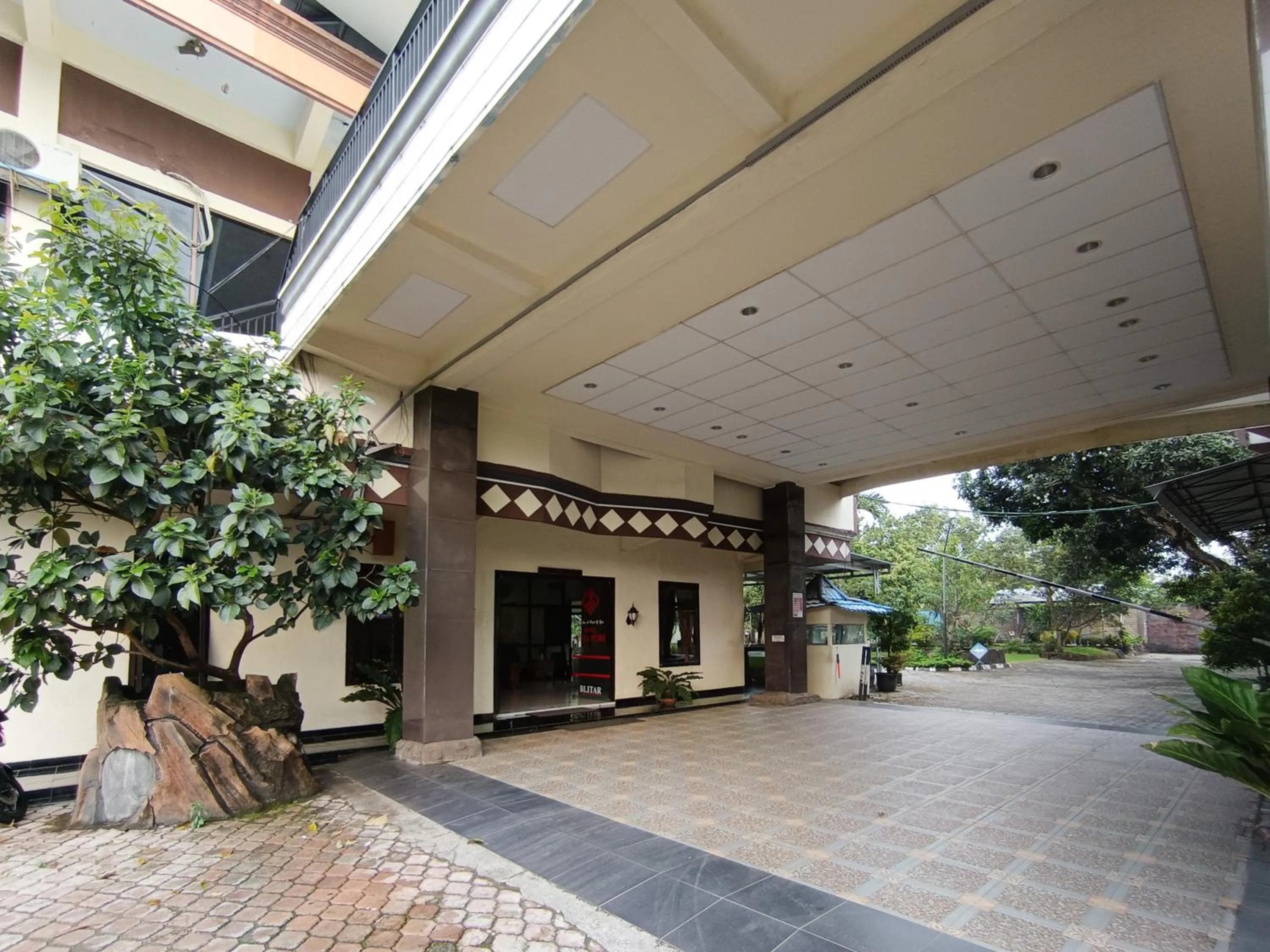 Facade/entrance in Gita Puri RedPartner Blitar