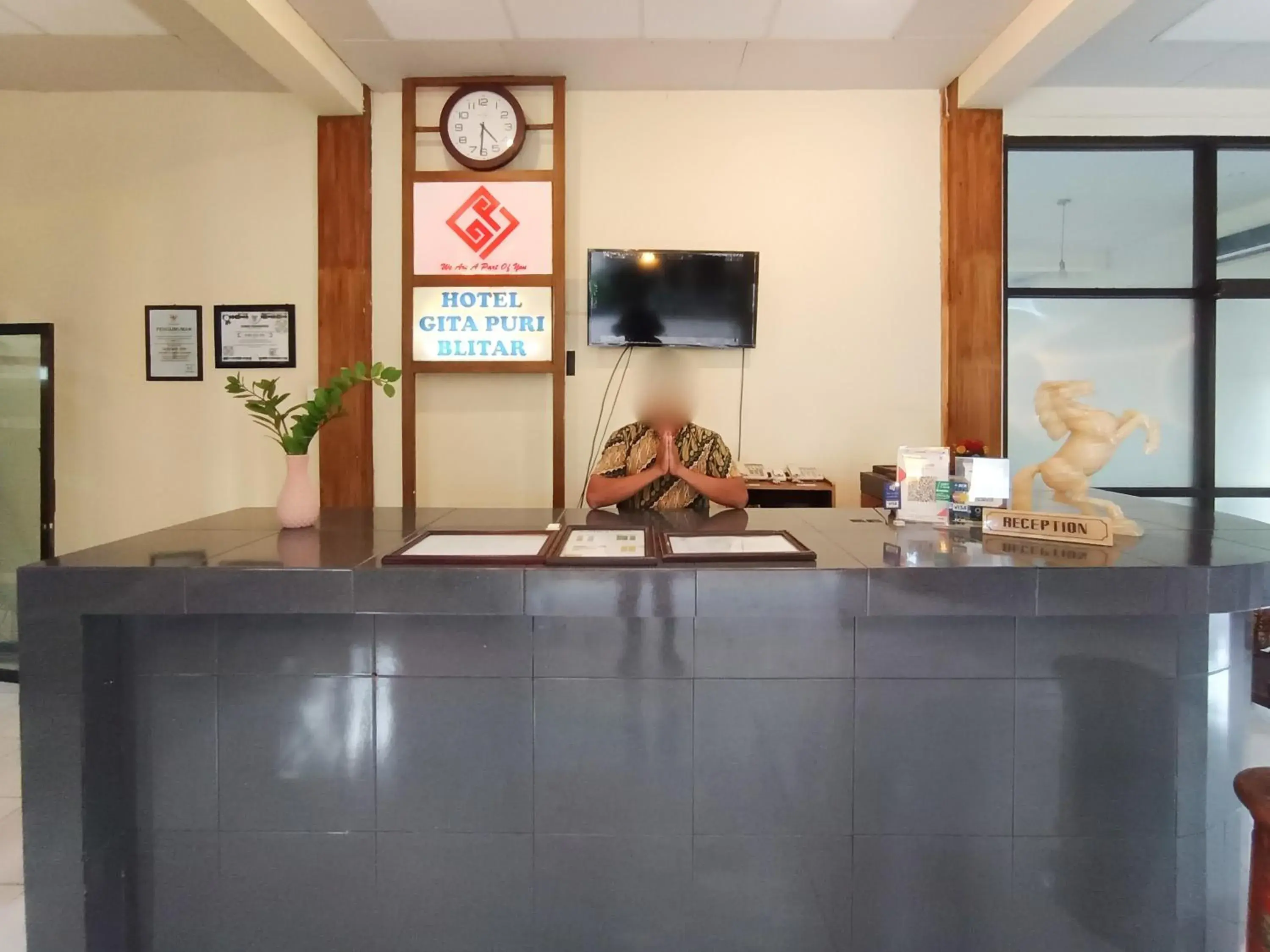 Lobby or reception in Gita Puri RedPartner Blitar Lobby or reception in Gita Puri RedPartner Blitar