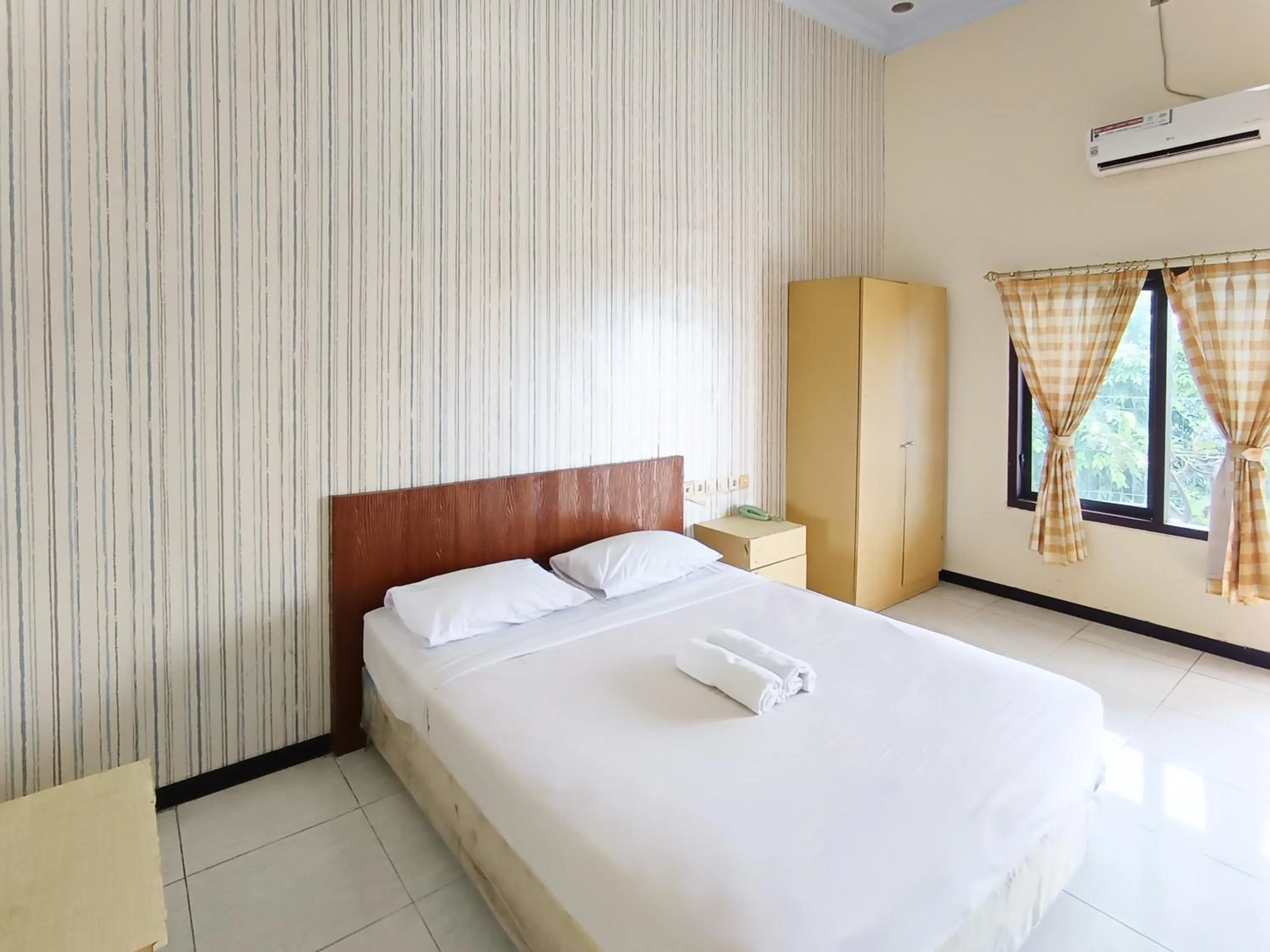 Bedroom, Bed in Gita Puri RedPartner Blitar
