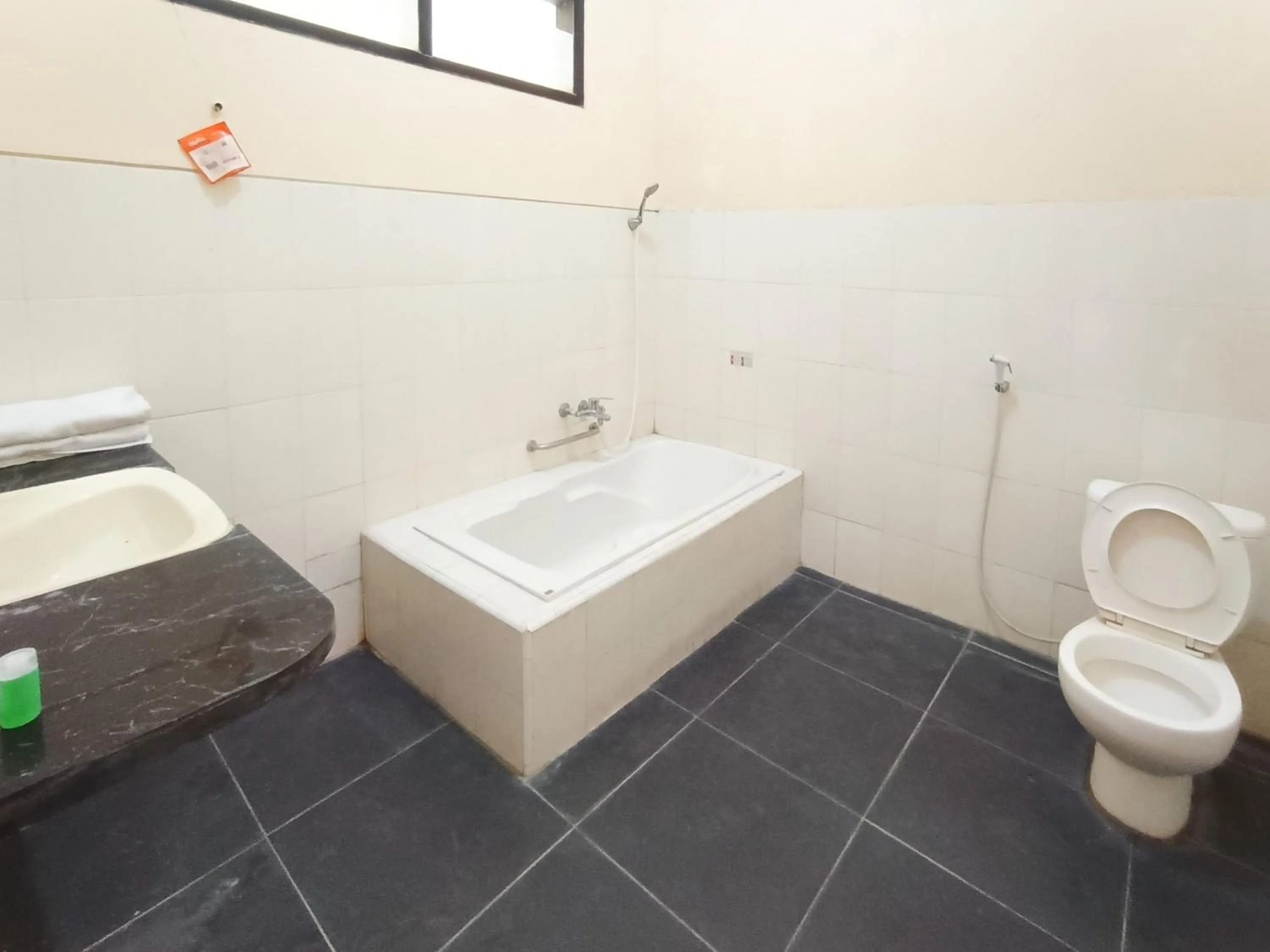 Bathroom in Gita Puri RedPartner Blitar