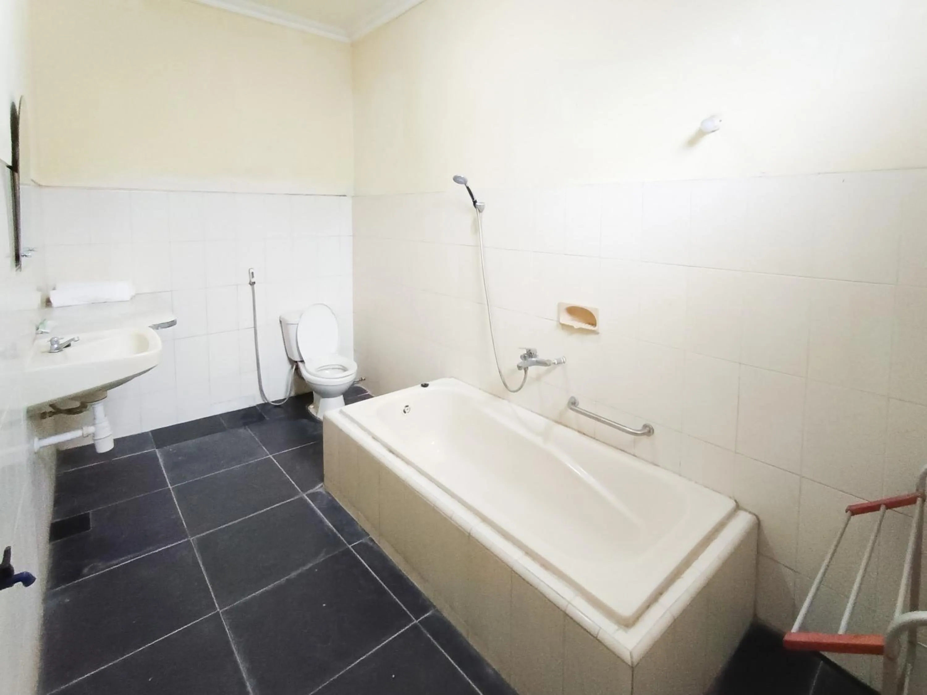 Bathroom in Gita Puri RedPartner Blitar