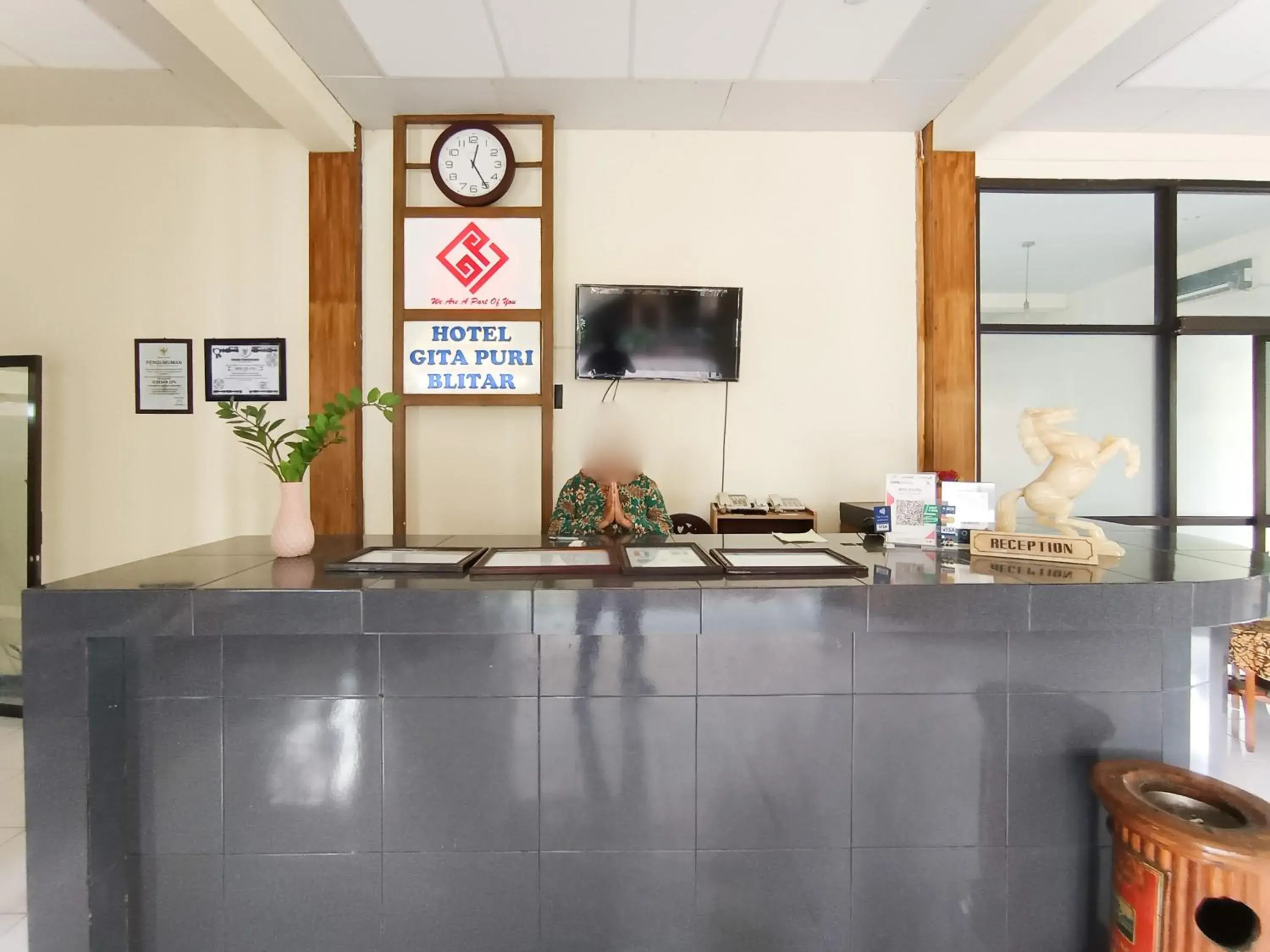 Lobby or reception in Gita Puri RedPartner Blitar Lobby or reception in Gita Puri RedPartner Blitar