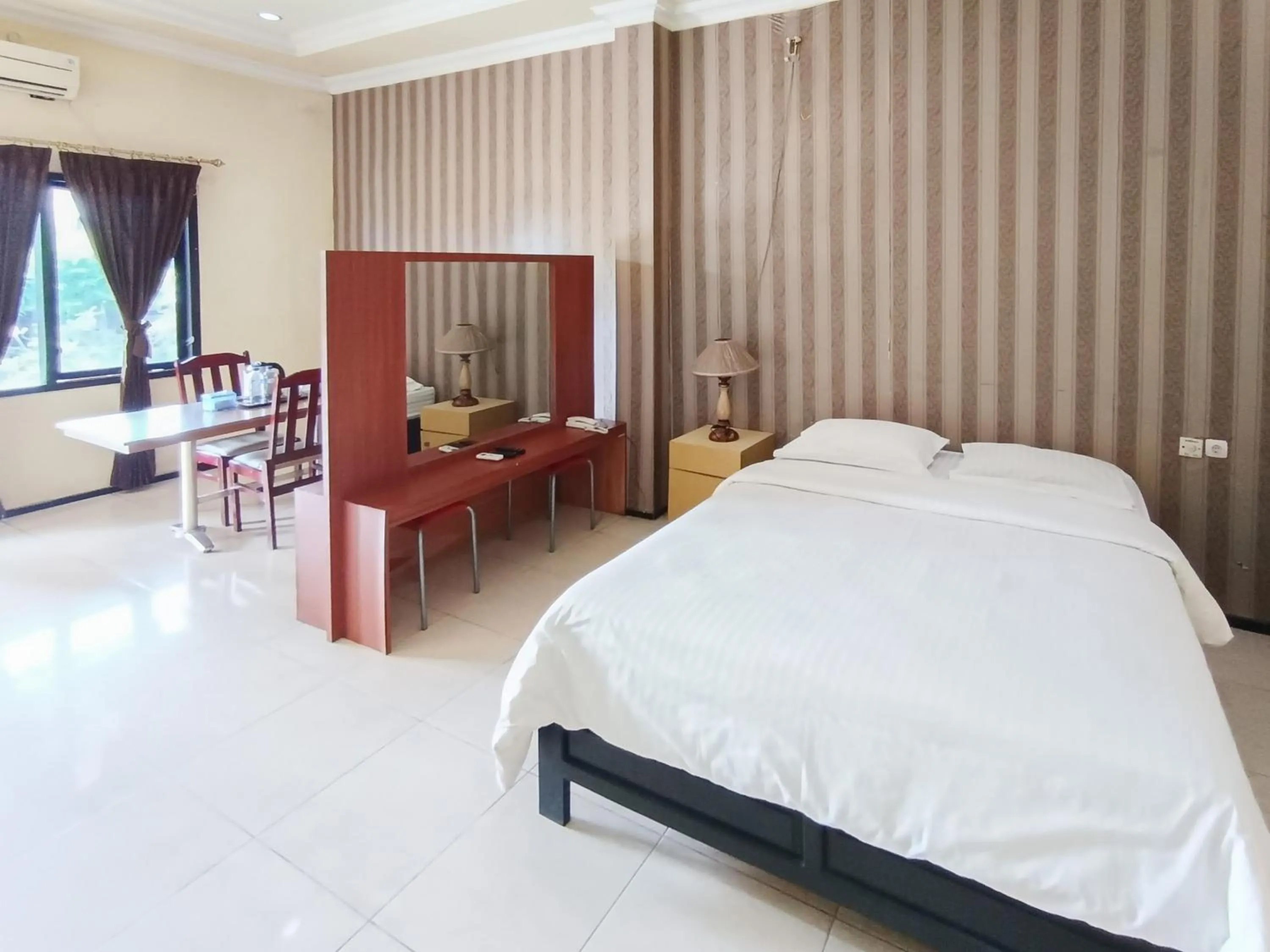 Bedroom, Bed in Gita Puri RedPartner Blitar