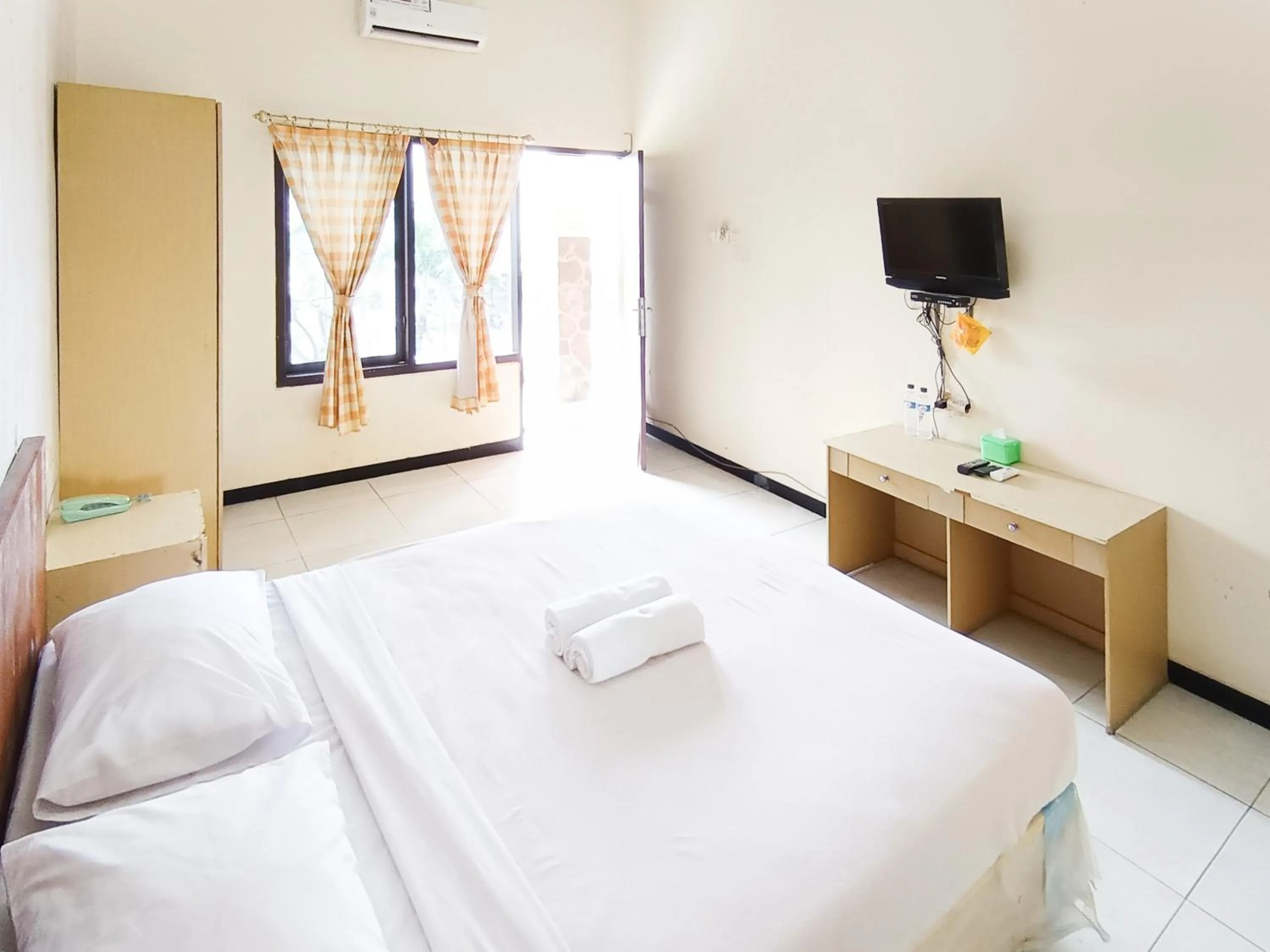 Bedroom, Bed in Gita Puri RedPartner Blitar