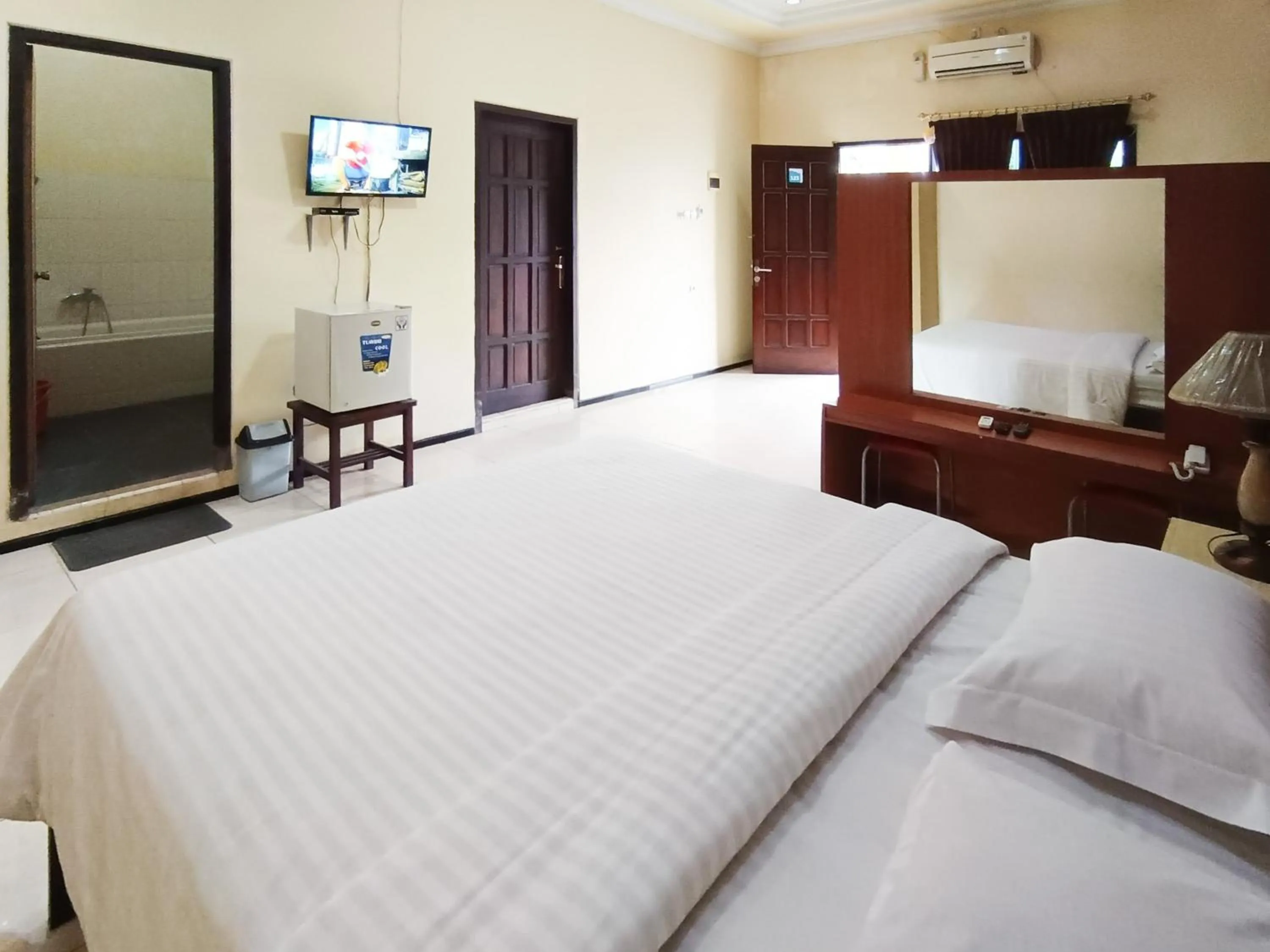 Bedroom, Bed in Gita Puri RedPartner Blitar